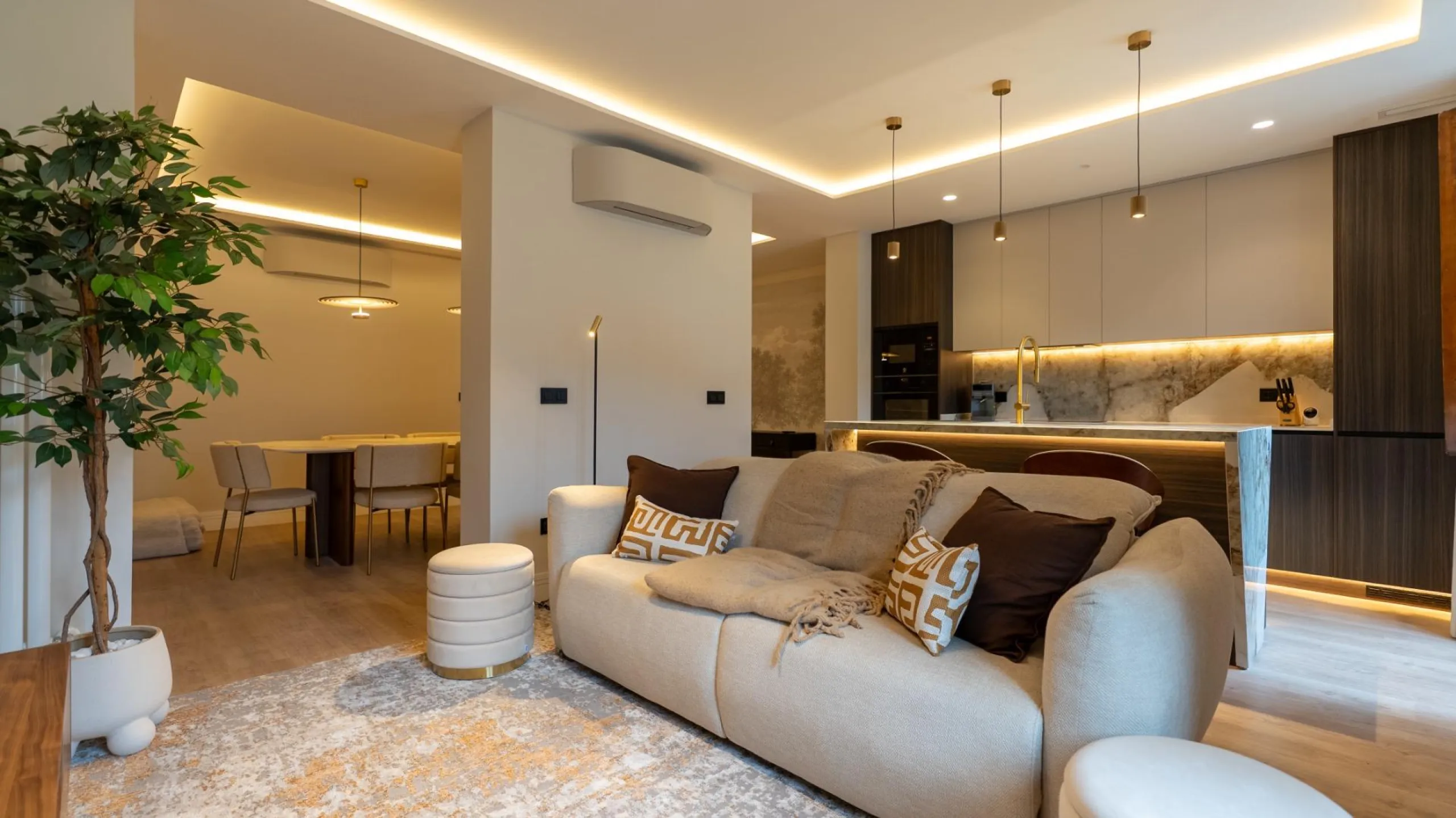 RENOVATED 3-BEDROOM APARTMENT IN UNIVERSIDAD – MALASAÑA | EXTERIOR, 5TH FLOOR