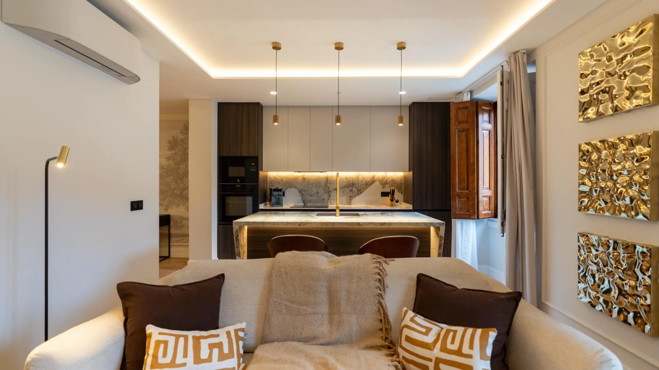 RENOVATED 3-BEDROOM APARTMENT IN UNIVERSIDAD – MALASAÑA | EXTERIOR, 5TH FLOOR