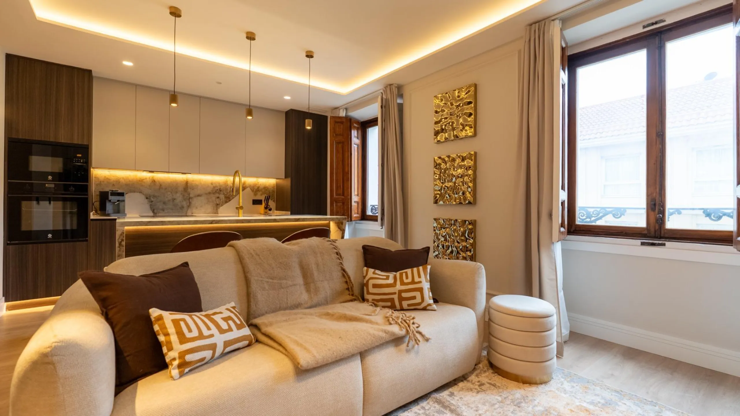 RENOVATED 3-BEDROOM APARTMENT IN UNIVERSIDAD – MALASAÑA | EXTERIOR, 5TH FLOOR