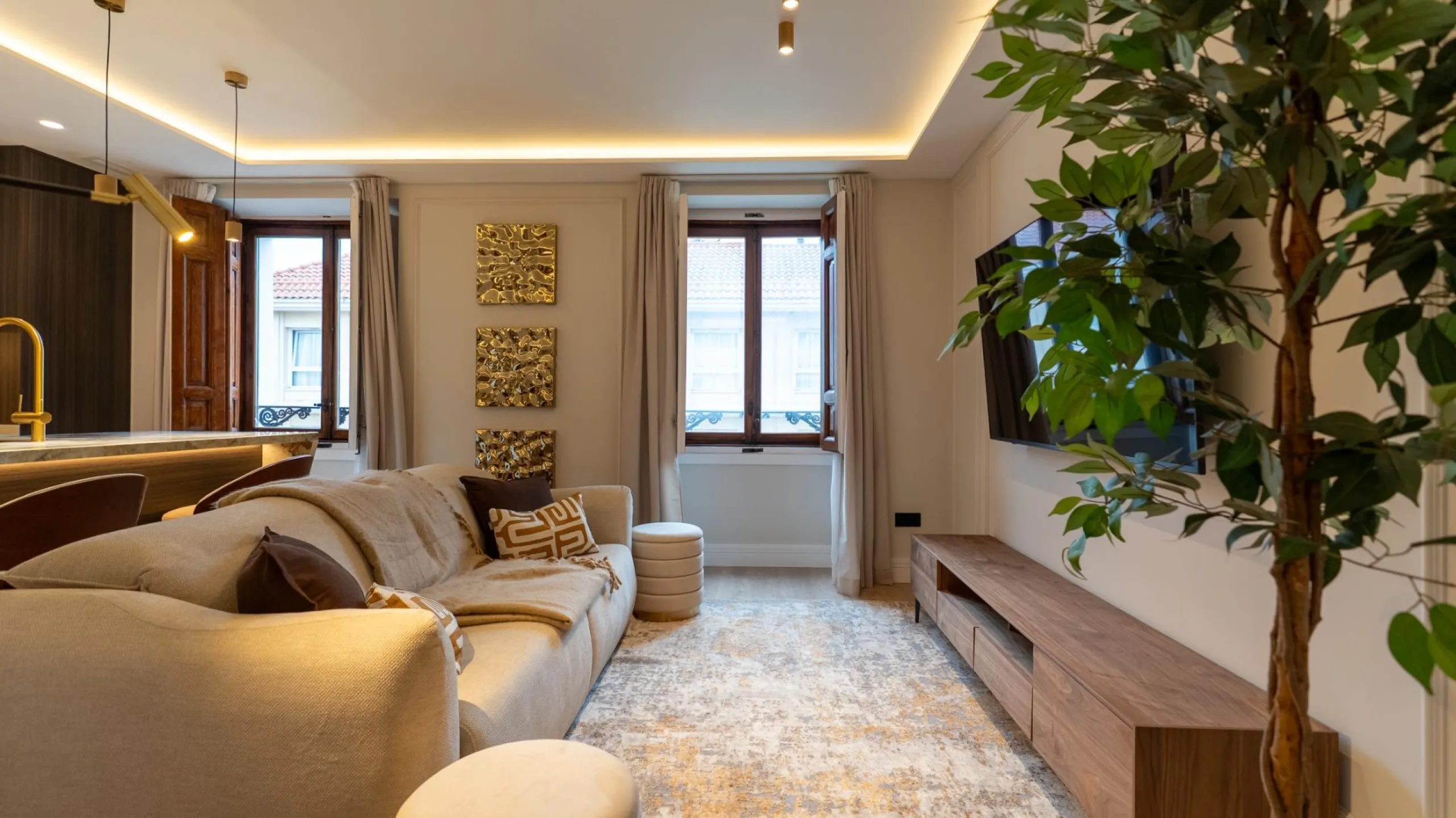 RENOVATED 3-BEDROOM APARTMENT IN UNIVERSIDAD – MALASAÑA | EXTERIOR, 5TH FLOOR