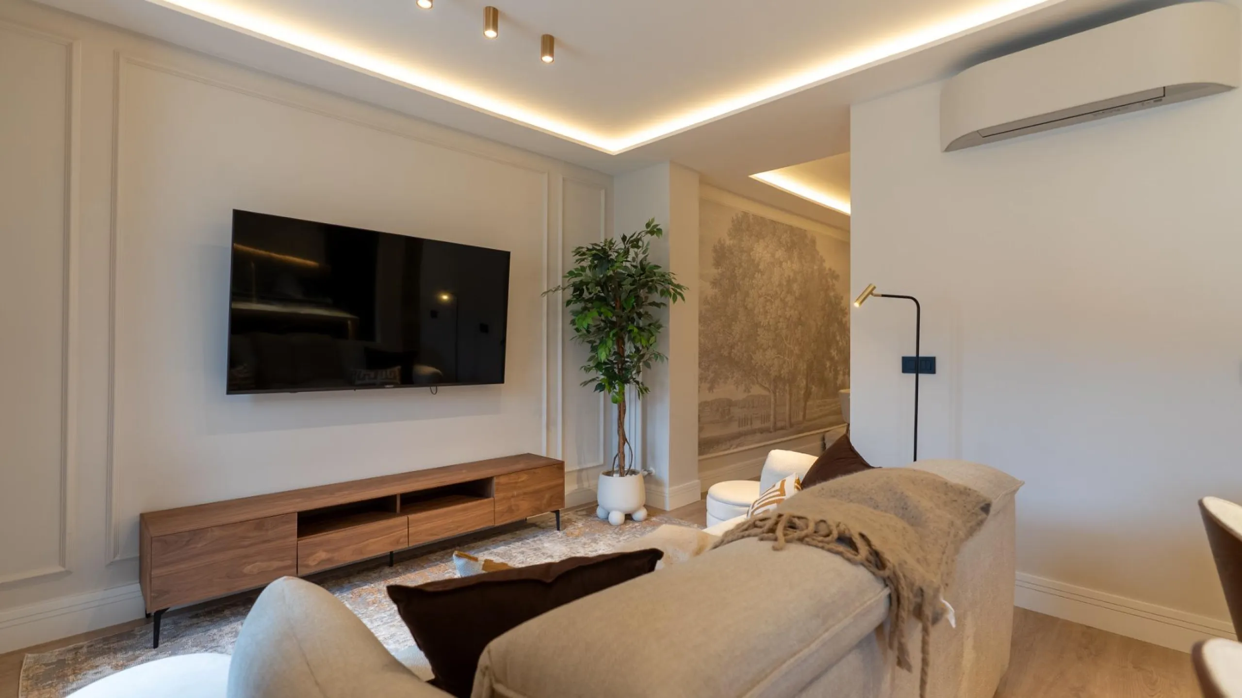 RENOVATED 3-BEDROOM APARTMENT IN UNIVERSIDAD – MALASAÑA | EXTERIOR, 5TH FLOOR