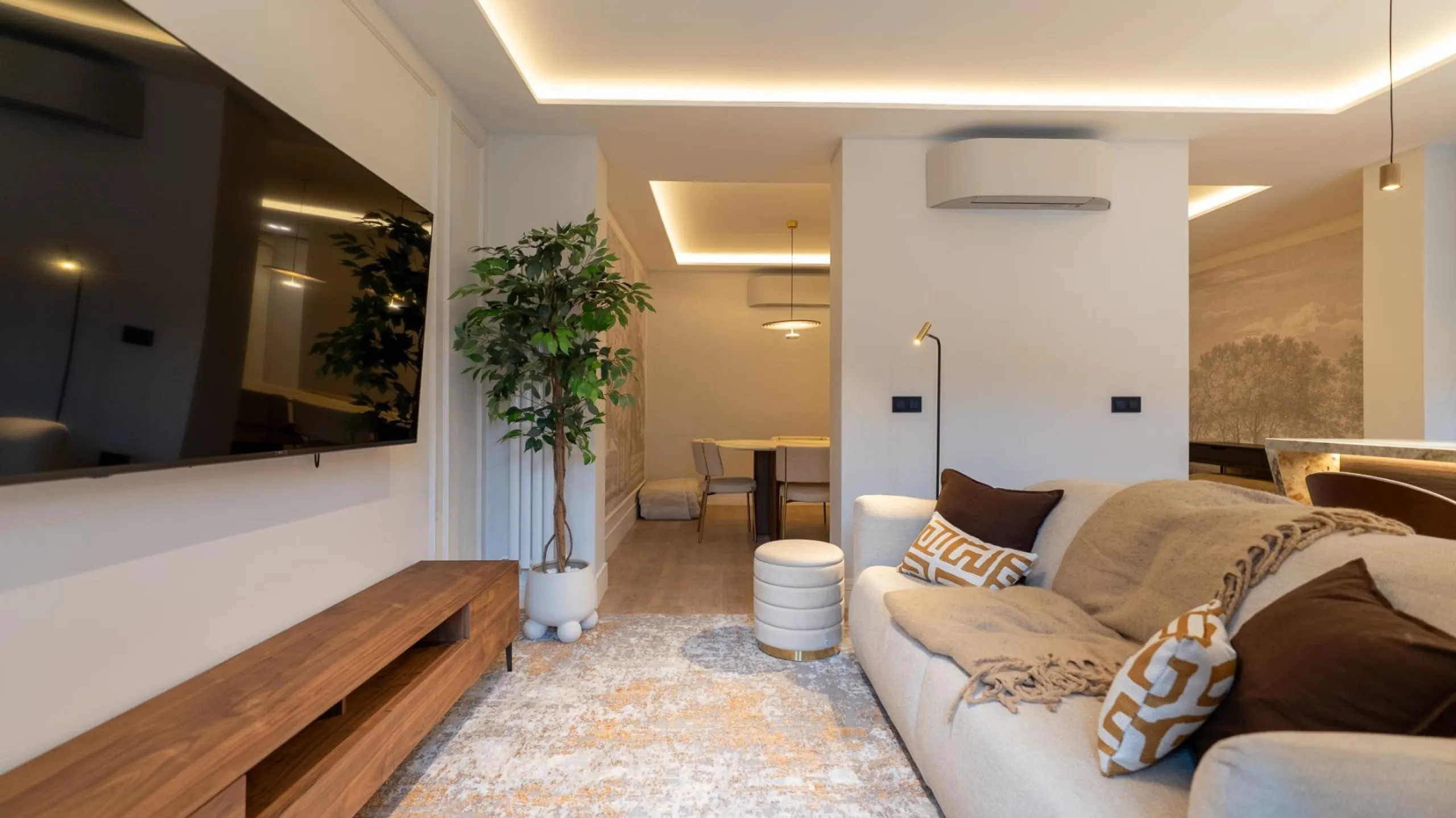 RENOVATED 3-BEDROOM APARTMENT IN UNIVERSIDAD – MALASAÑA | EXTERIOR, 5TH FLOOR
