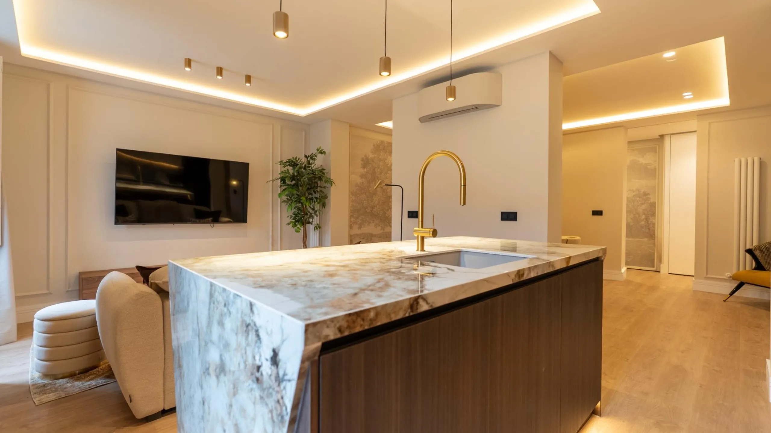 RENOVATED 3-BEDROOM APARTMENT IN UNIVERSIDAD – MALASAÑA | EXTERIOR, 5TH FLOOR