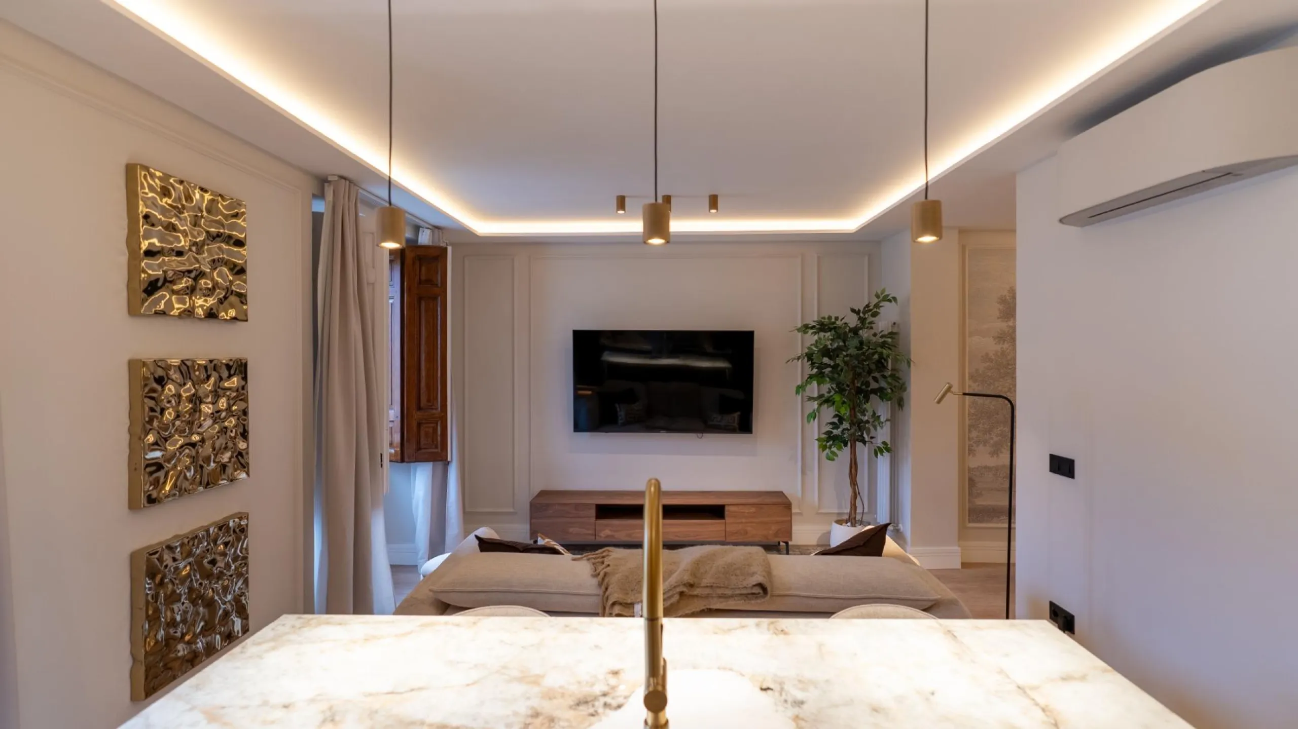 RENOVATED 3-BEDROOM APARTMENT IN UNIVERSIDAD – MALASAÑA | EXTERIOR, 5TH FLOOR