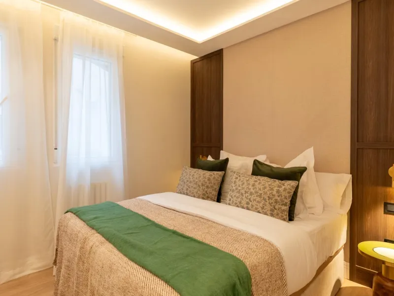 RENOVATED 3-BEDROOM APARTMENT IN UNIVERSIDAD – MALASAÑA | EXTERIOR, 5TH FLOOR