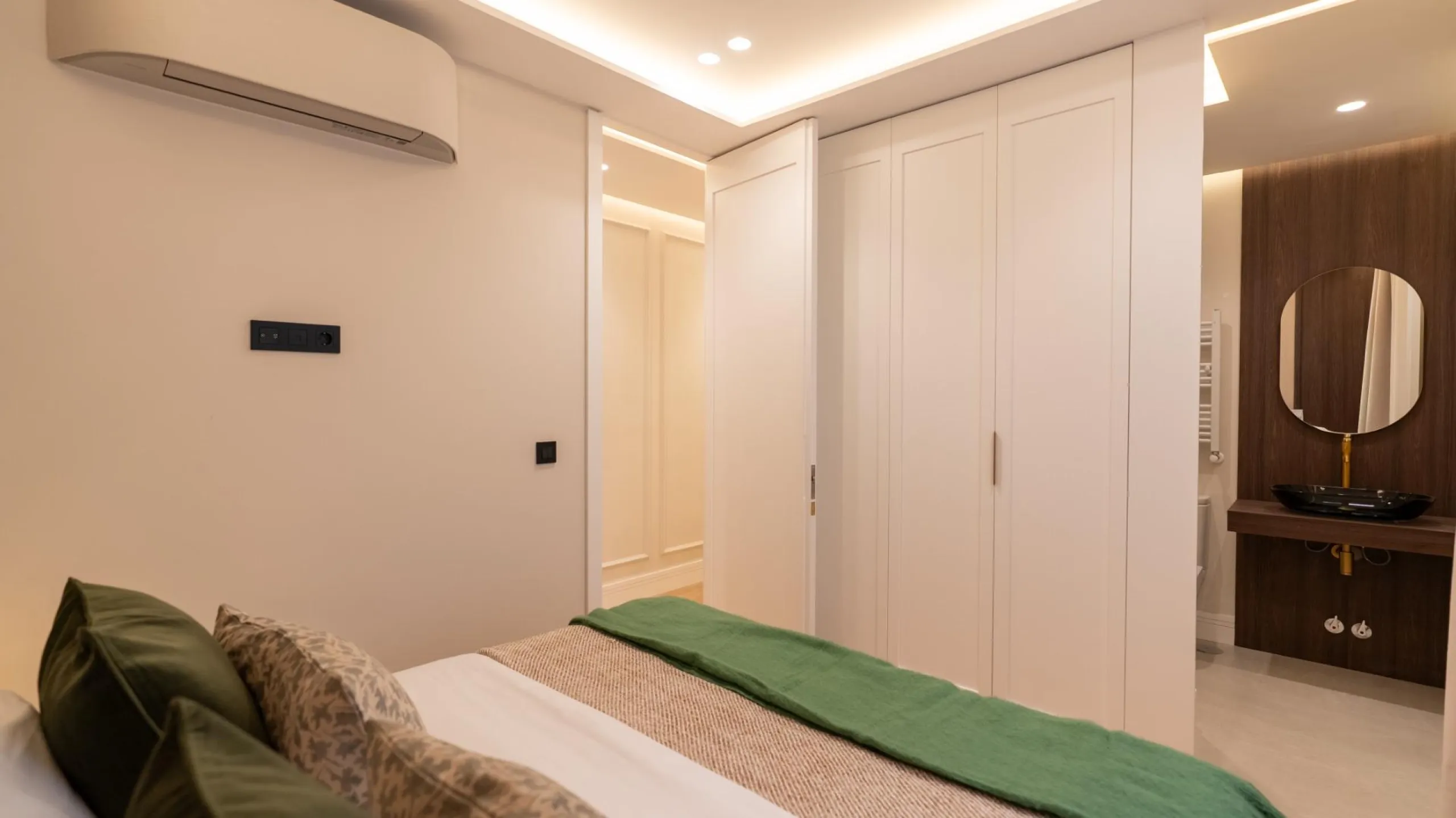 RENOVATED 3-BEDROOM APARTMENT IN UNIVERSIDAD – MALASAÑA | EXTERIOR, 5TH FLOOR