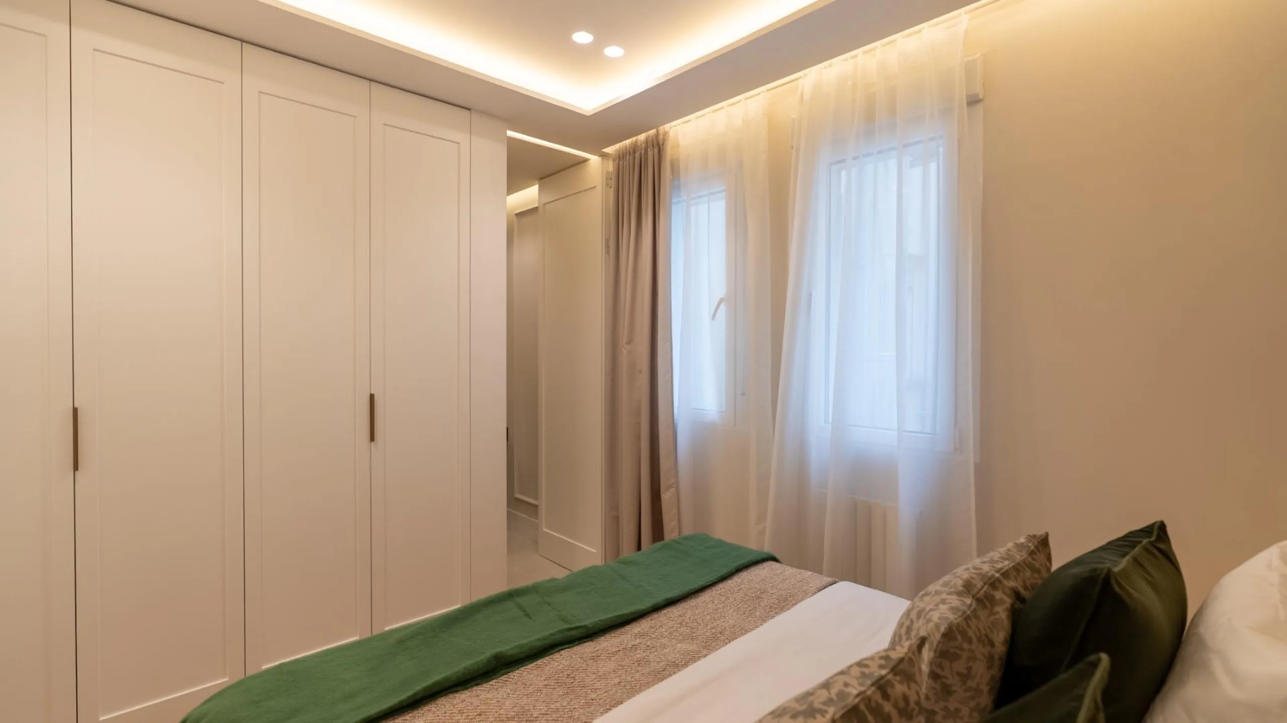RENOVATED 3-BEDROOM APARTMENT IN UNIVERSIDAD – MALASAÑA | EXTERIOR, 5TH FLOOR