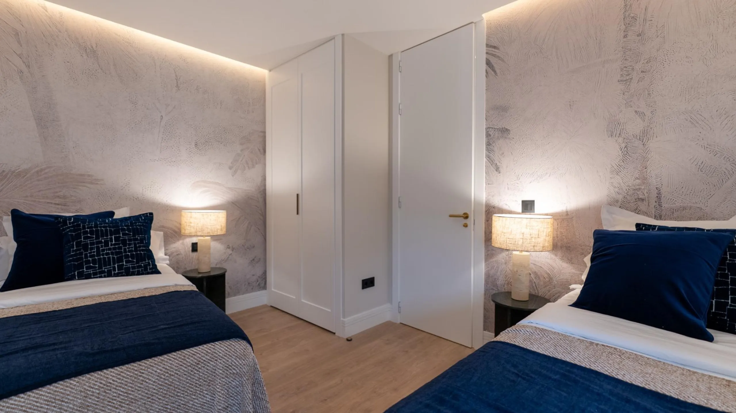 RENOVATED 3-BEDROOM APARTMENT IN UNIVERSIDAD – MALASAÑA | EXTERIOR, 5TH FLOOR