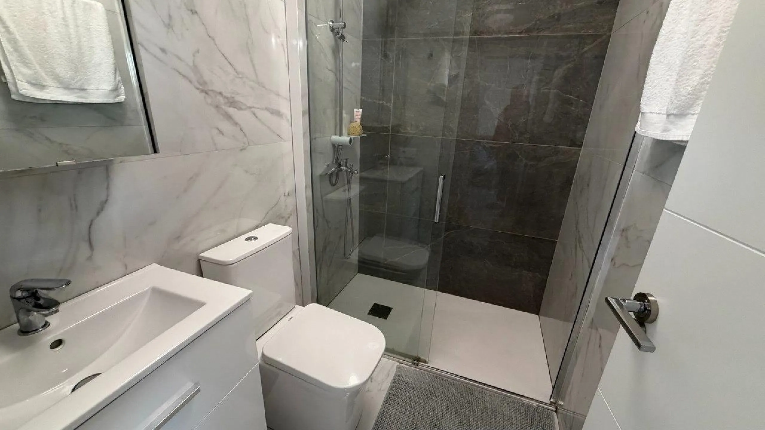 Stunning North-Facing Apartment in Torrevieja - Just 150m from the Sea