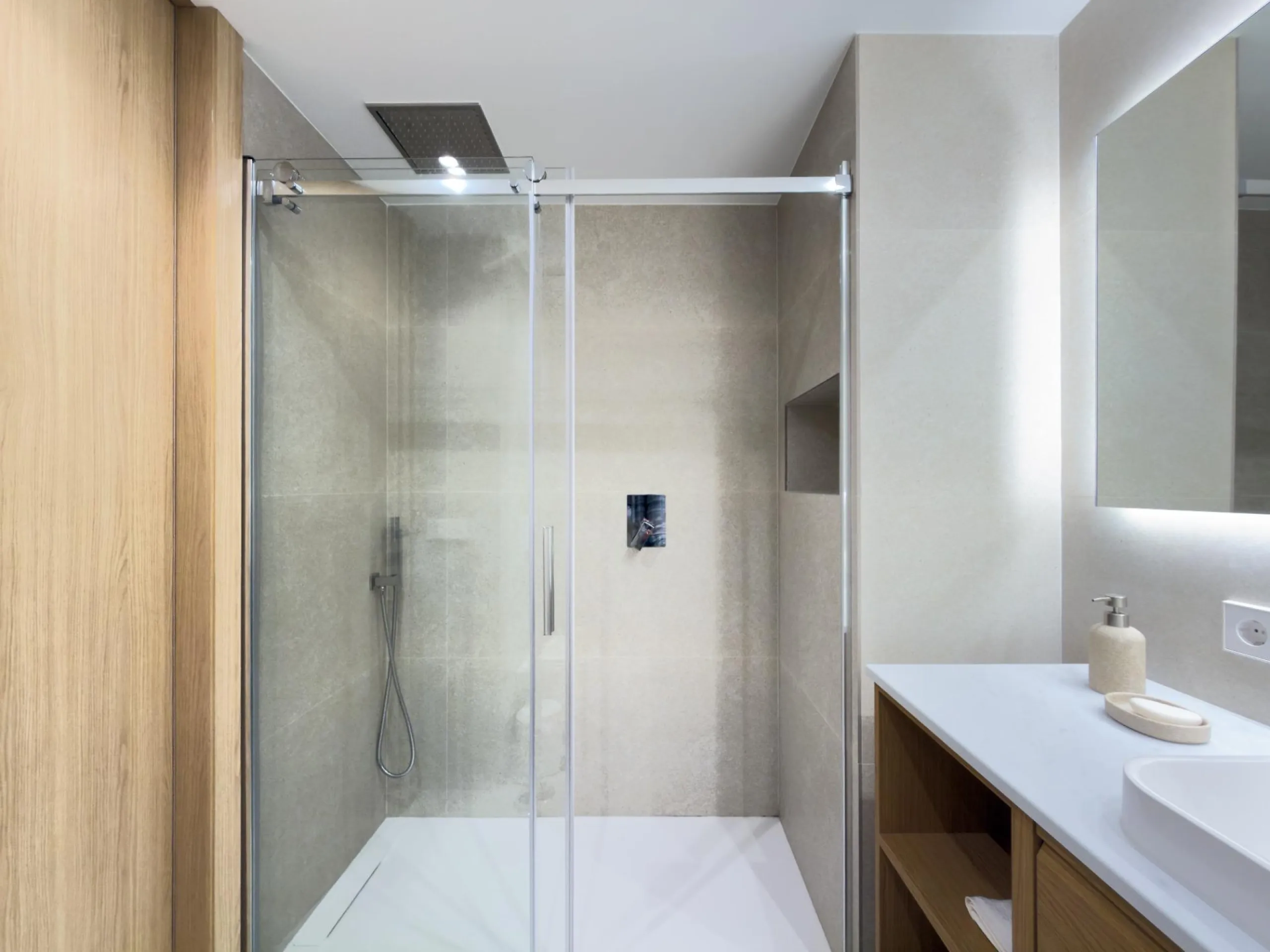 Exclusive Brand-New Designer Apartment with Terraces in Arturo Soria