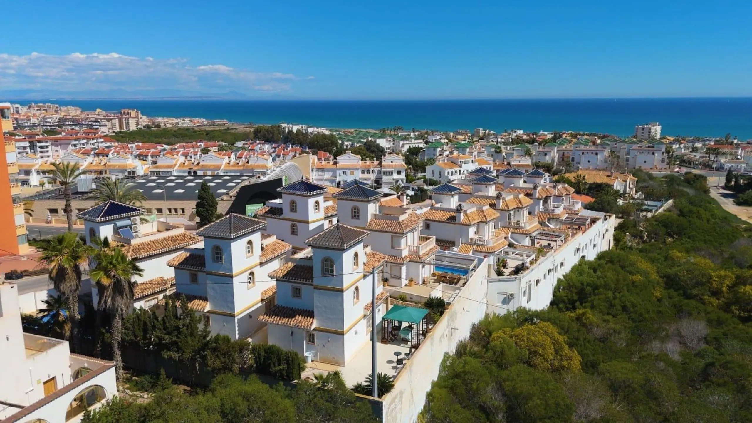 Two story detached villa in Torreblanca only 600 m to the sea