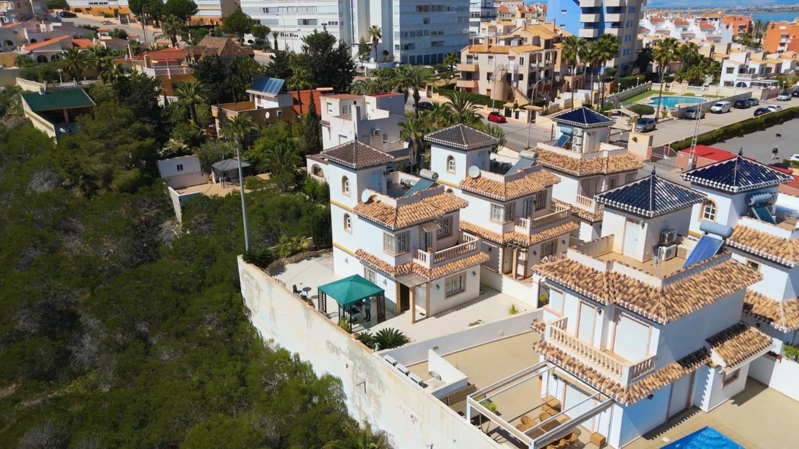 Two story detached villa in Torreblanca only 600 m to the sea