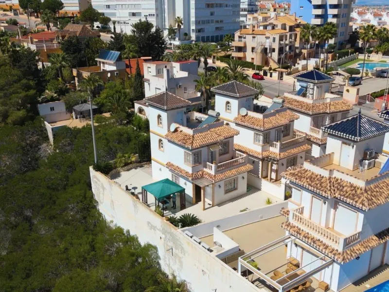 Two story detached villa in Torreblanca only 600 m to the sea