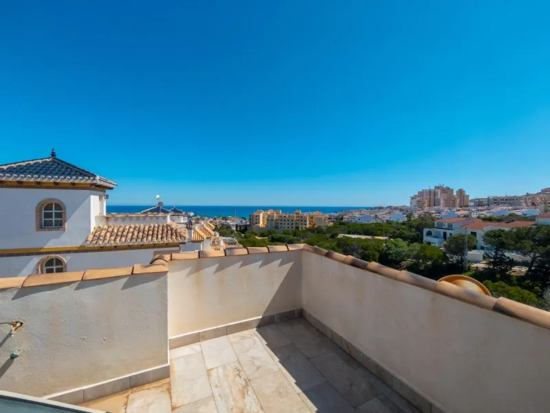 Two story detached villa in Torreblanca only 600 m to the sea