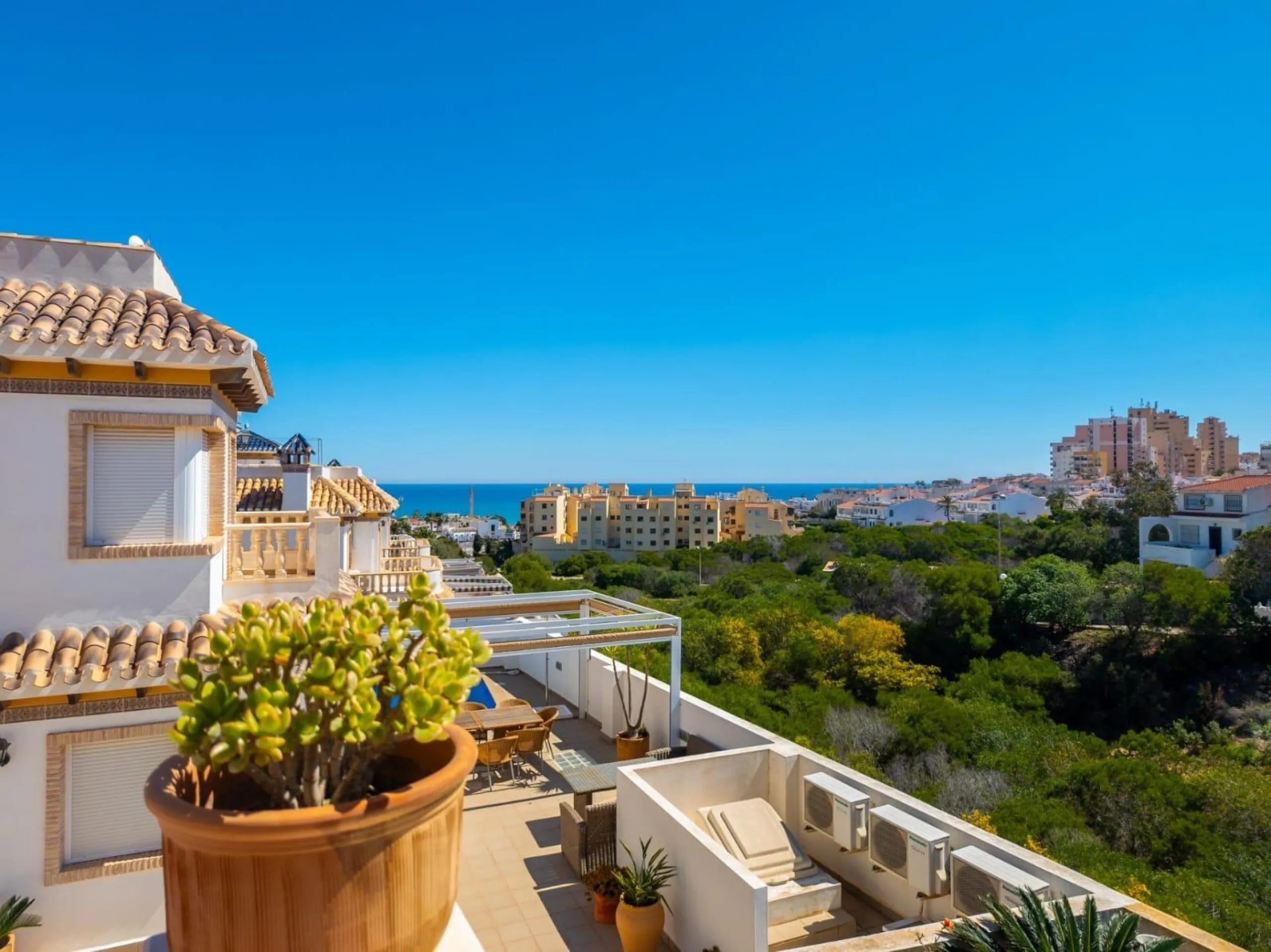Two story detached villa in Torreblanca only 600 m to the sea