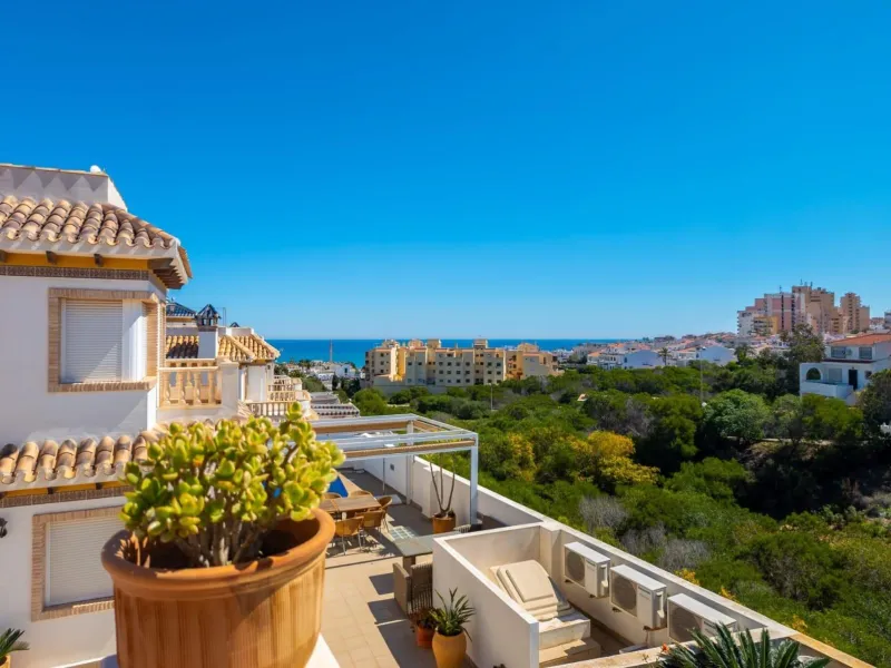 Two story detached villa in Torreblanca only 600 m to the sea