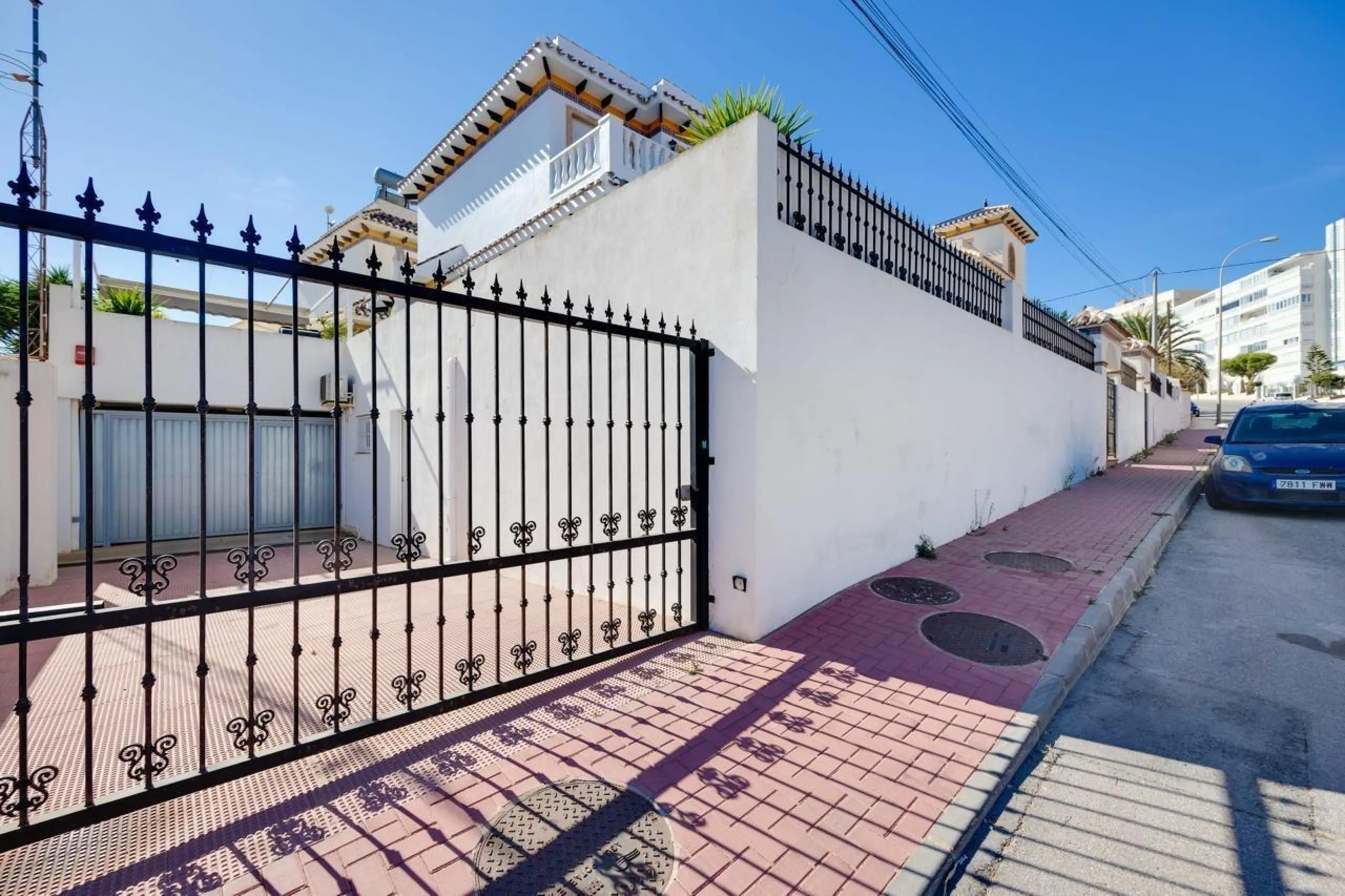 Two story detached villa in Torreblanca only 600 m to the sea