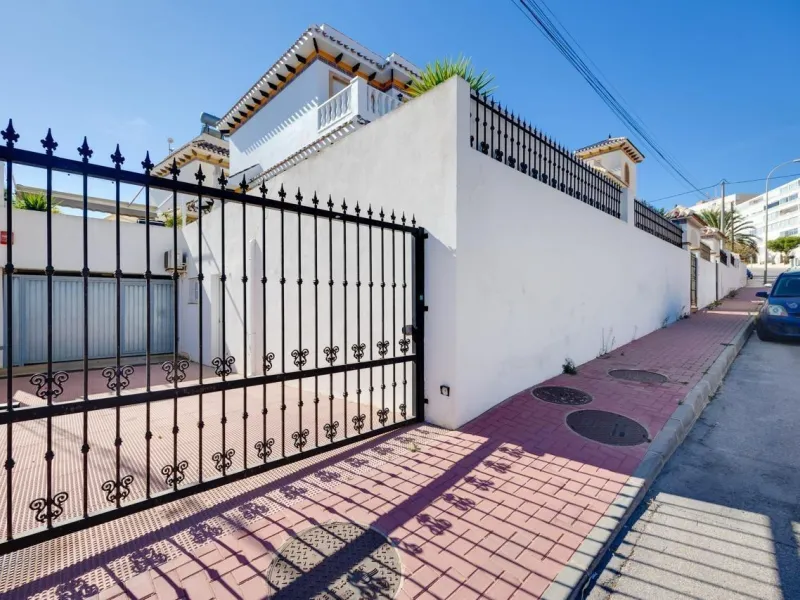 Two story detached villa in Torreblanca only 600 m to the sea