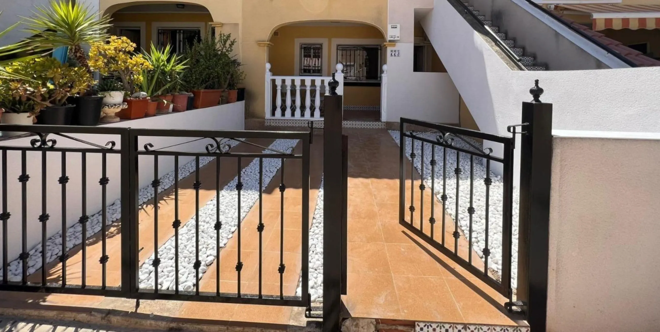 Cozy Semi-Renovated Bungalow in Los Balcones, Torrevieja