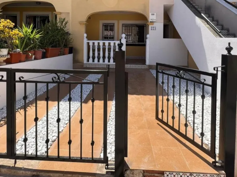 Cozy Semi-Renovated Bungalow in Los Balcones, Torrevieja