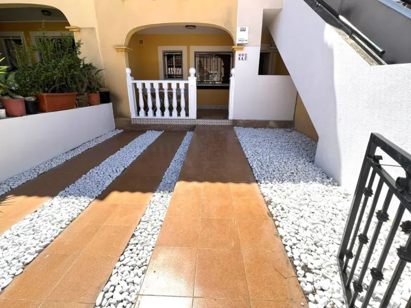 Cozy Semi-Renovated Bungalow in Los Balcones, Torrevieja