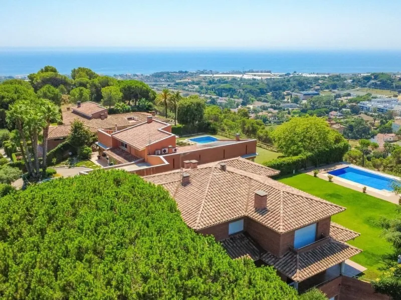 Detached home with sea and mountain views in Sant Andreu de Llavaneres, Barcelona