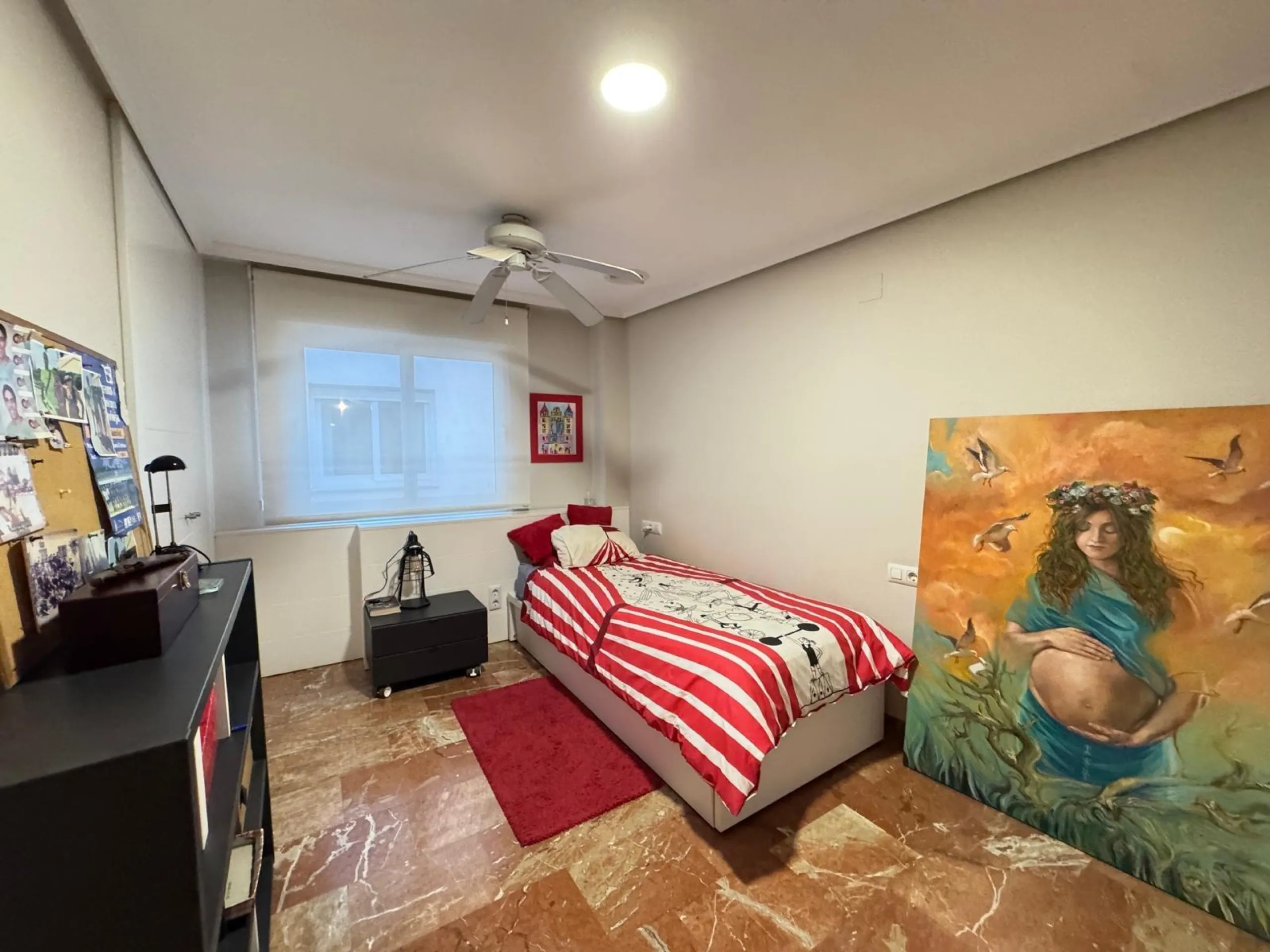 APARTMENT WITH GARAGE + STORAGE INCLUDED. WITH A SURFACE OF 256 M2. 4 BEDROOMS. 3 BATHROOMS. BEACH 350 METERS AWAY.