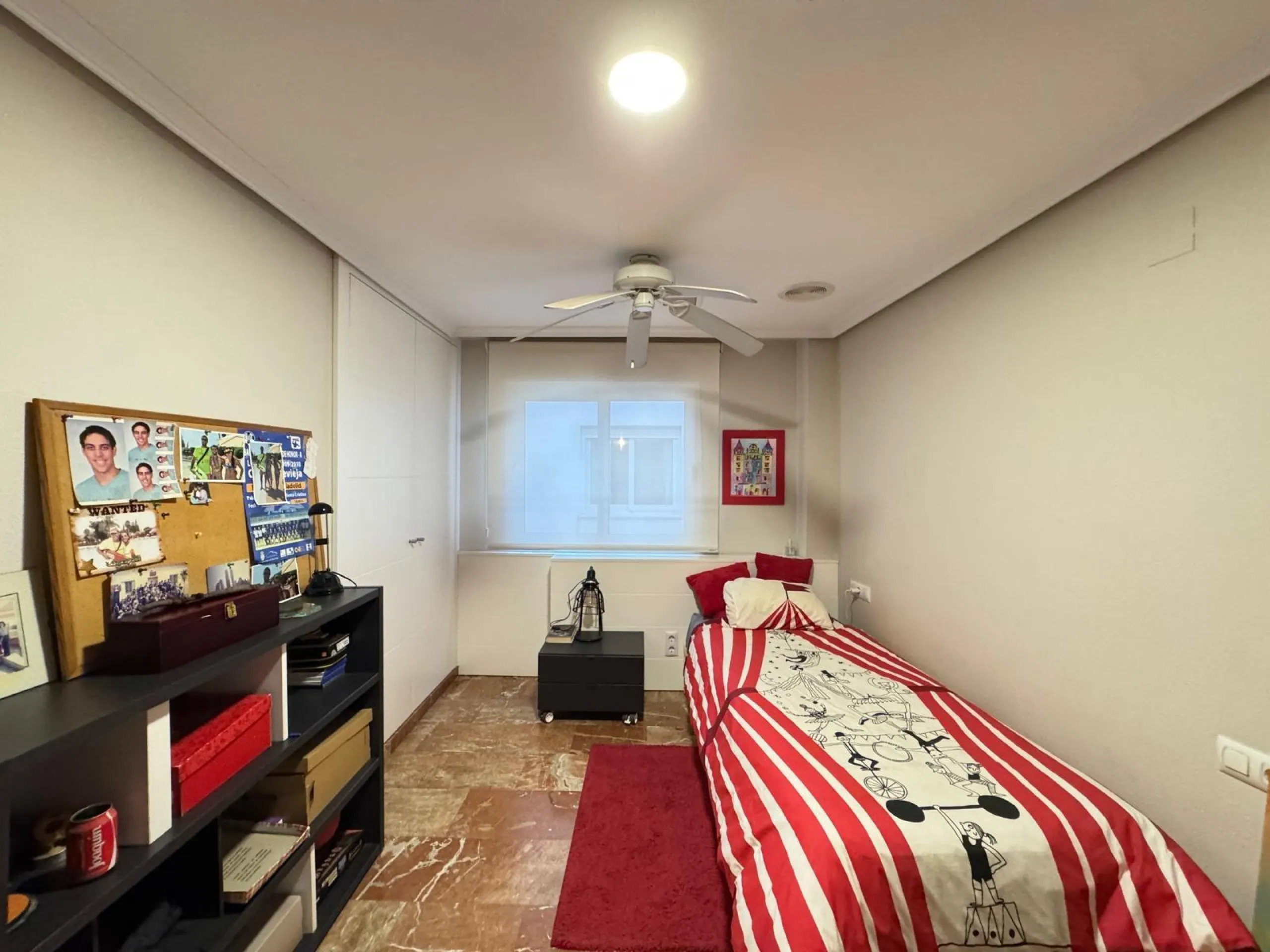APARTMENT WITH GARAGE + STORAGE INCLUDED. WITH A SURFACE OF 256 M2. 4 BEDROOMS. 3 BATHROOMS. BEACH 350 METERS AWAY.