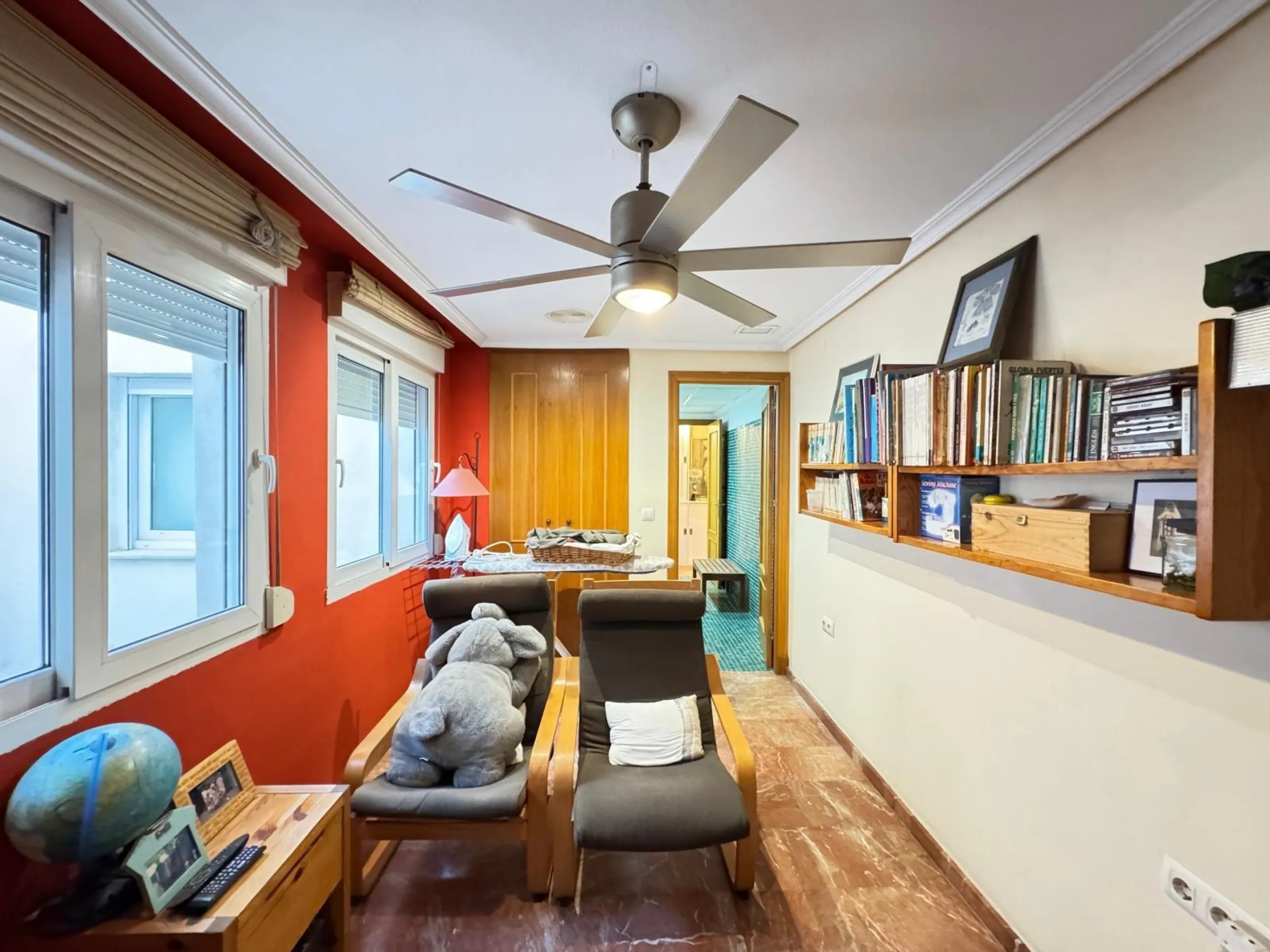 APARTMENT WITH GARAGE + STORAGE INCLUDED. WITH A SURFACE OF 256 M2. 4 BEDROOMS. 3 BATHROOMS. BEACH 350 METERS AWAY.