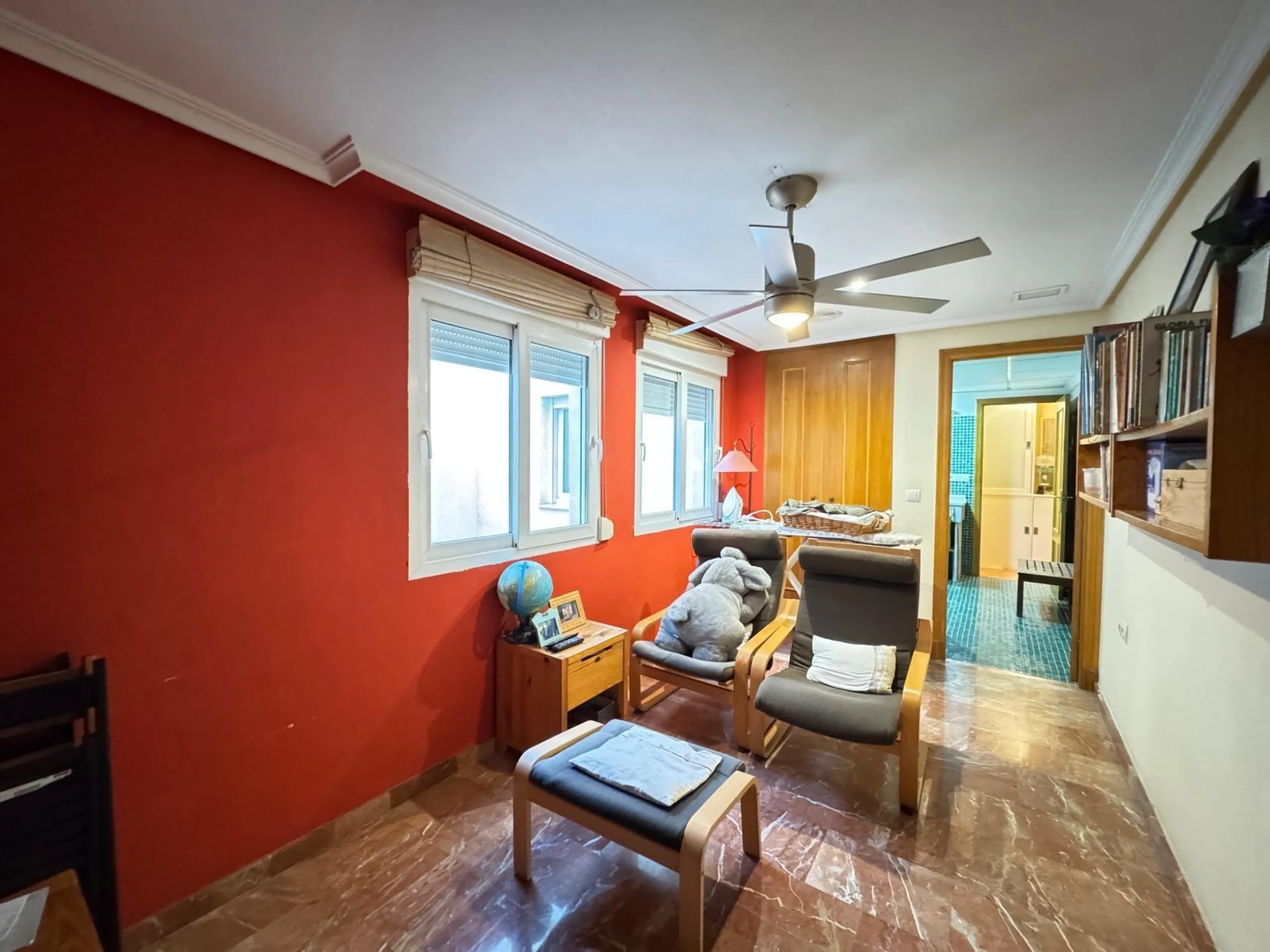 APARTMENT WITH GARAGE + STORAGE INCLUDED. WITH A SURFACE OF 256 M2. 4 BEDROOMS. 3 BATHROOMS. BEACH 350 METERS AWAY.