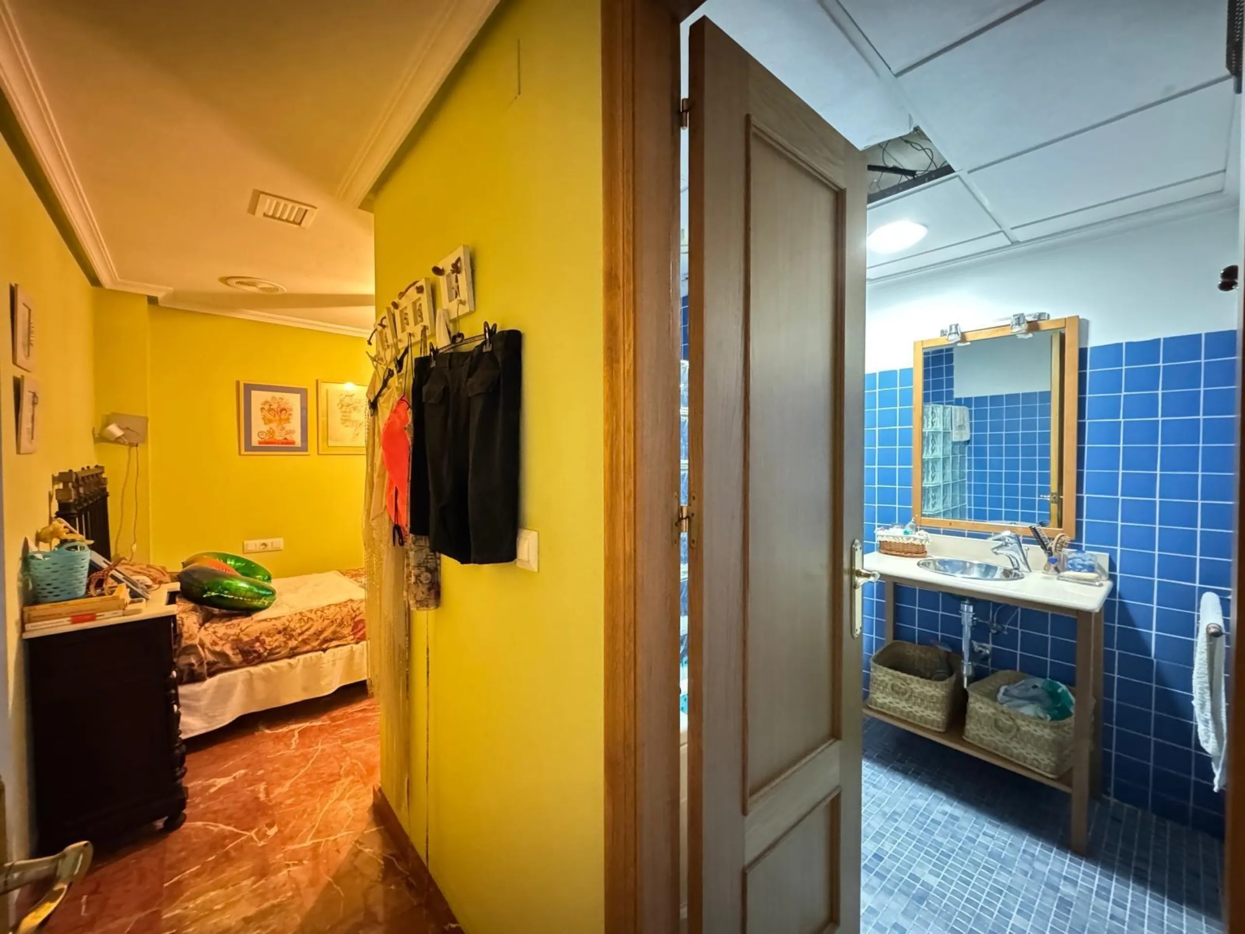APARTMENT WITH GARAGE + STORAGE INCLUDED. WITH A SURFACE OF 256 M2. 4 BEDROOMS. 3 BATHROOMS. BEACH 350 METERS AWAY.