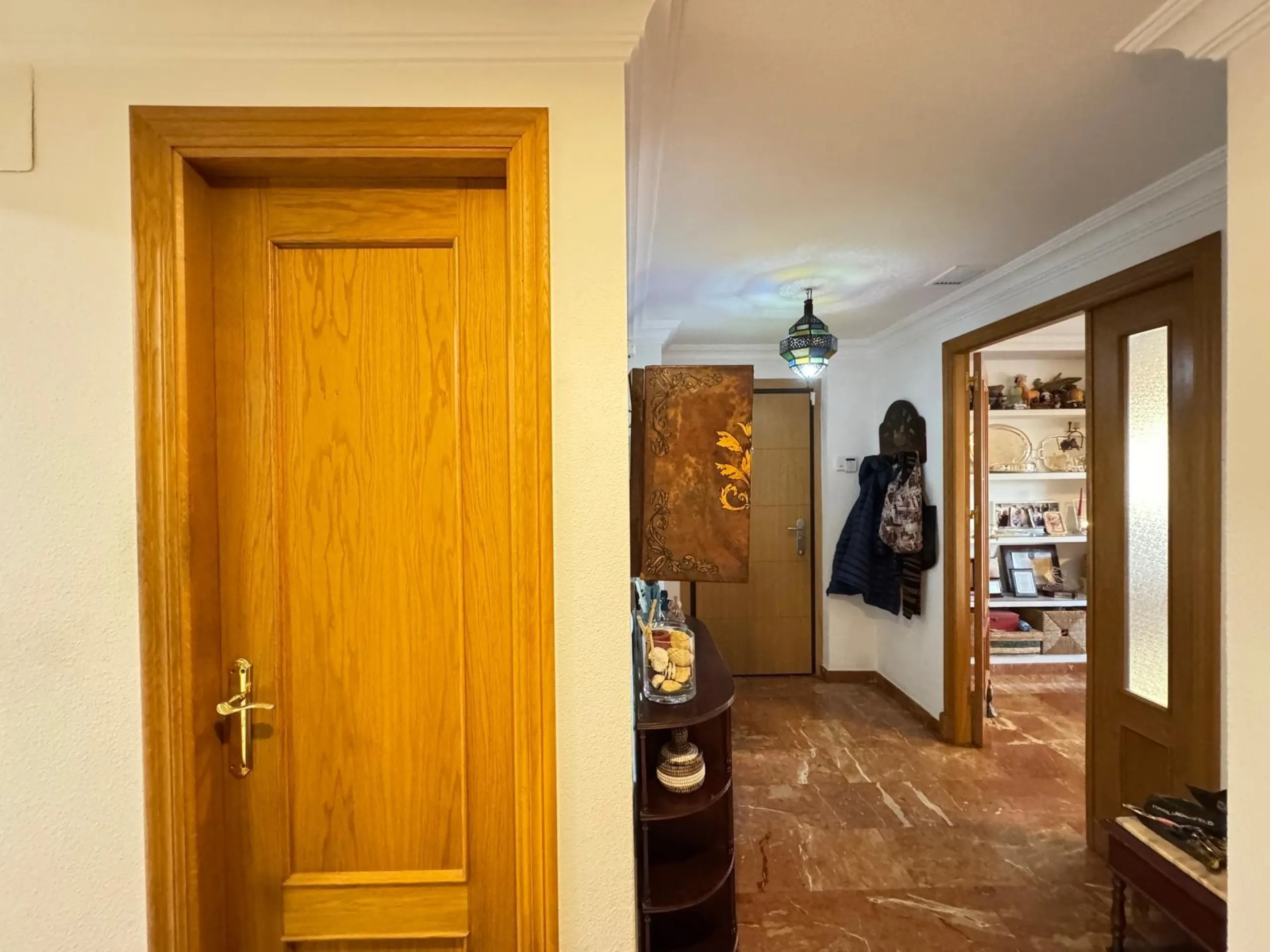 APARTMENT WITH GARAGE + STORAGE INCLUDED. WITH A SURFACE OF 256 M2. 4 BEDROOMS. 3 BATHROOMS. BEACH 350 METERS AWAY.
