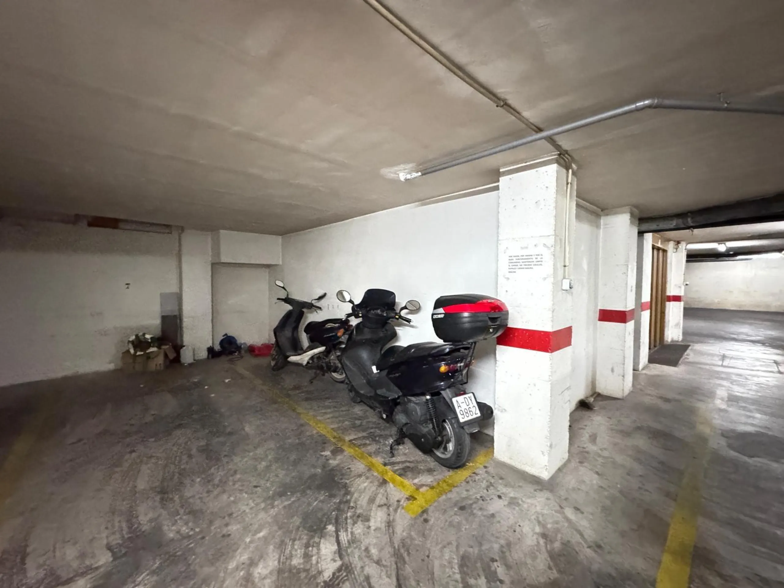 APARTMENT WITH GARAGE + STORAGE INCLUDED. WITH A SURFACE OF 256 M2. 4 BEDROOMS. 3 BATHROOMS. BEACH 350 METERS AWAY.
