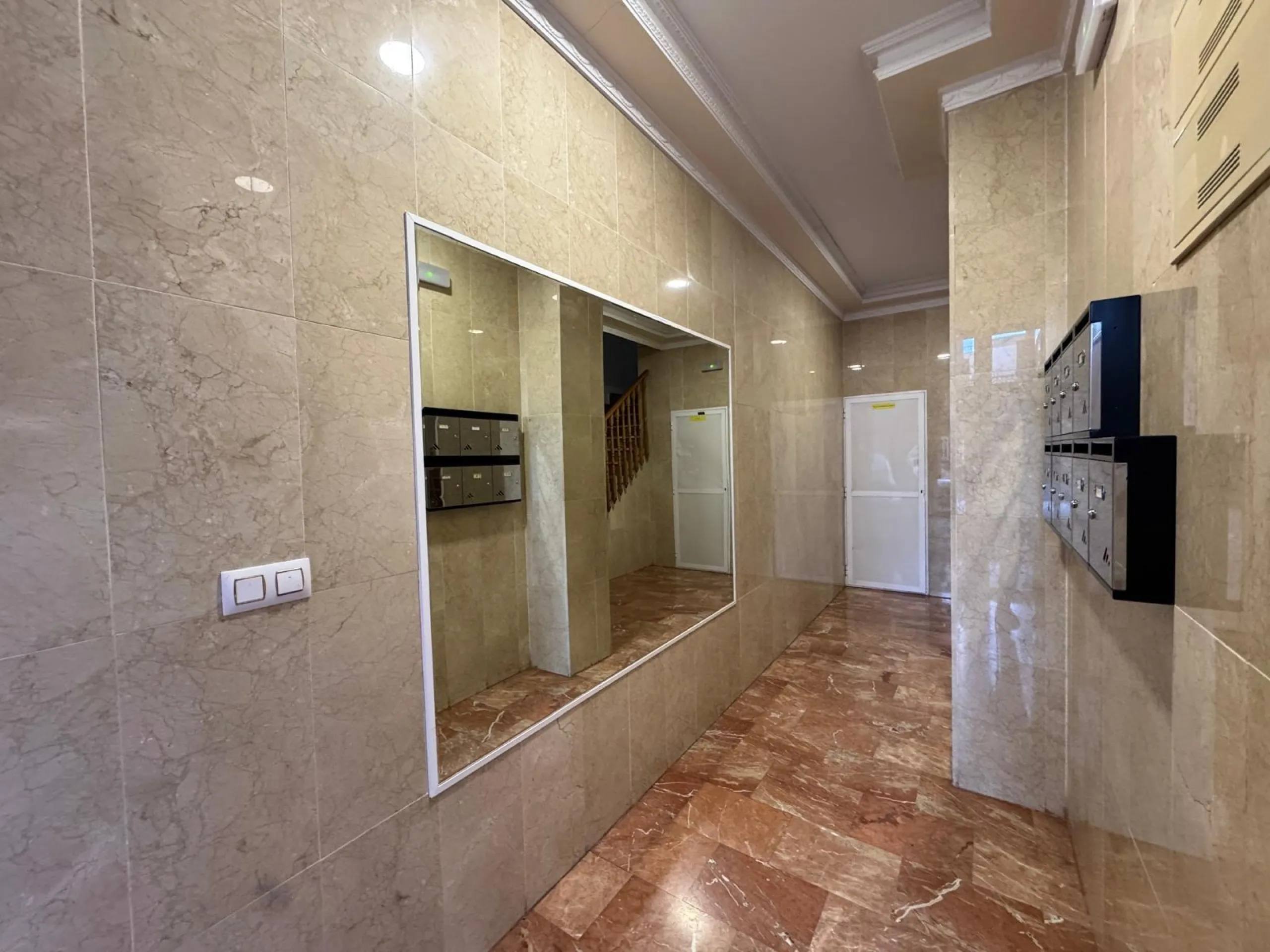 APARTMENT WITH GARAGE + STORAGE INCLUDED. WITH A SURFACE OF 256 M2. 4 BEDROOMS. 3 BATHROOMS. BEACH 350 METERS AWAY.
