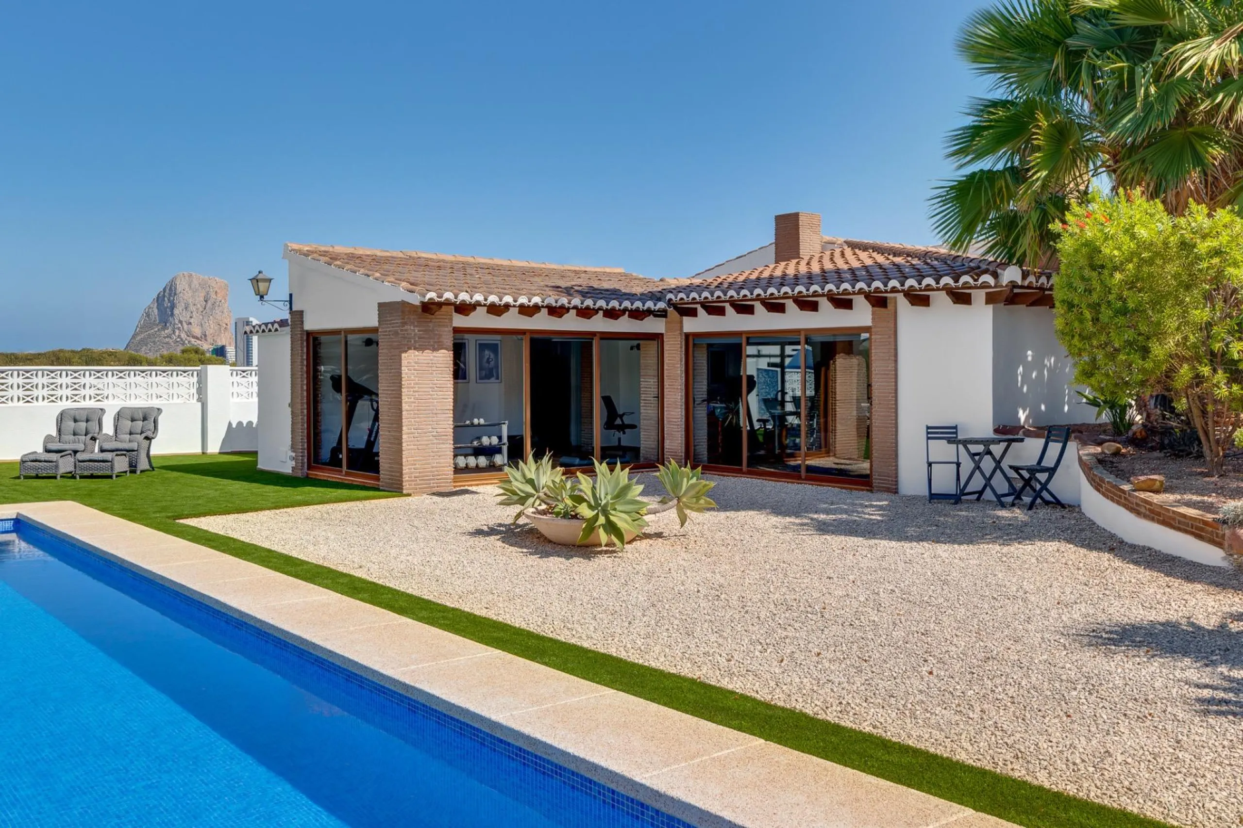 Residencia exclusiva con vistas panorámicas al Peñón de Ifach — Calpe
