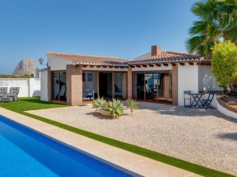 Residencia exclusiva con vistas panorámicas al Peñón de Ifach — Calpe