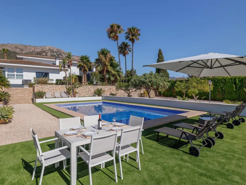 Residencia exclusiva con vistas panorámicas al Peñón de Ifach — Calpe