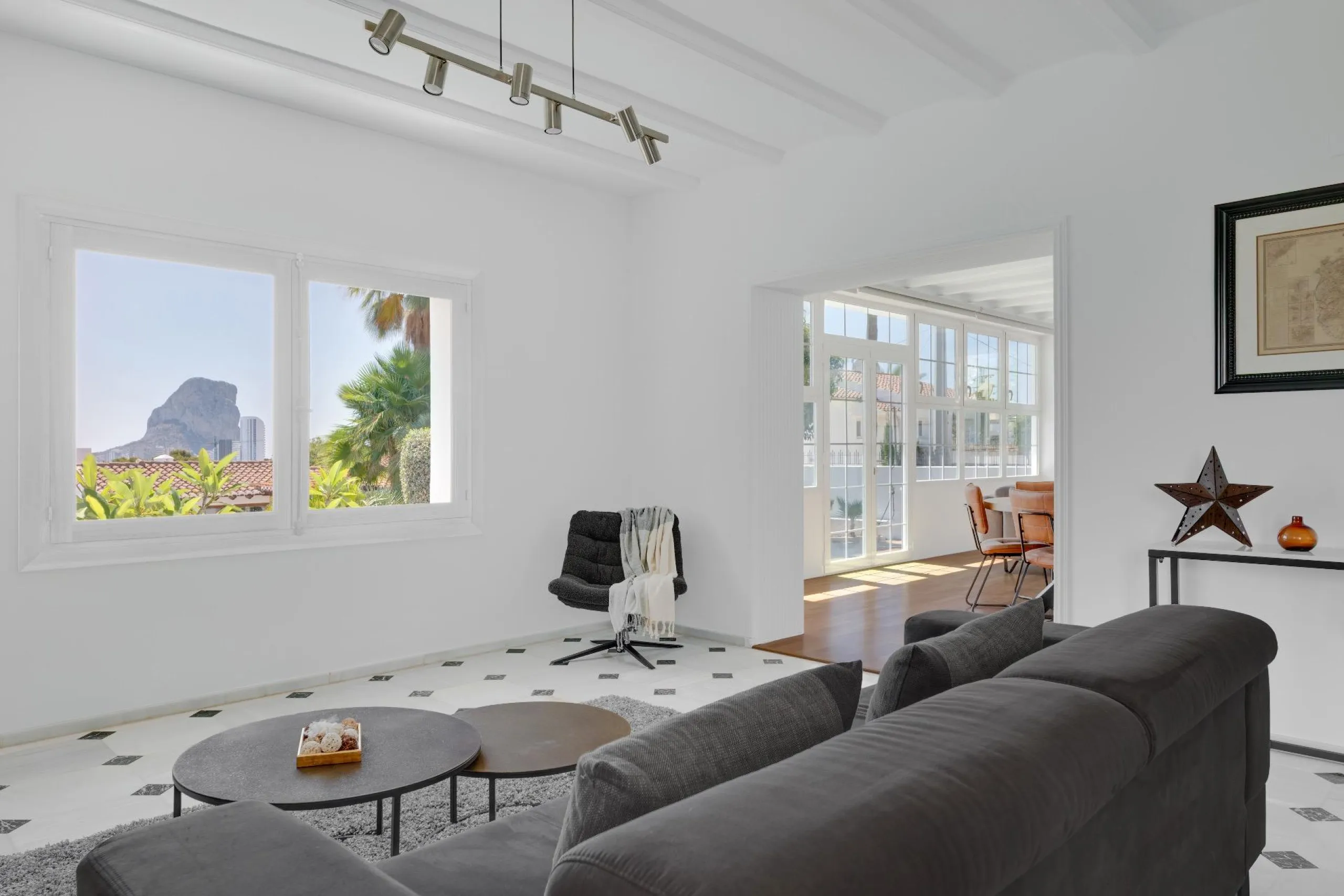 Residencia exclusiva con vistas panorámicas al Peñón de Ifach — Calpe