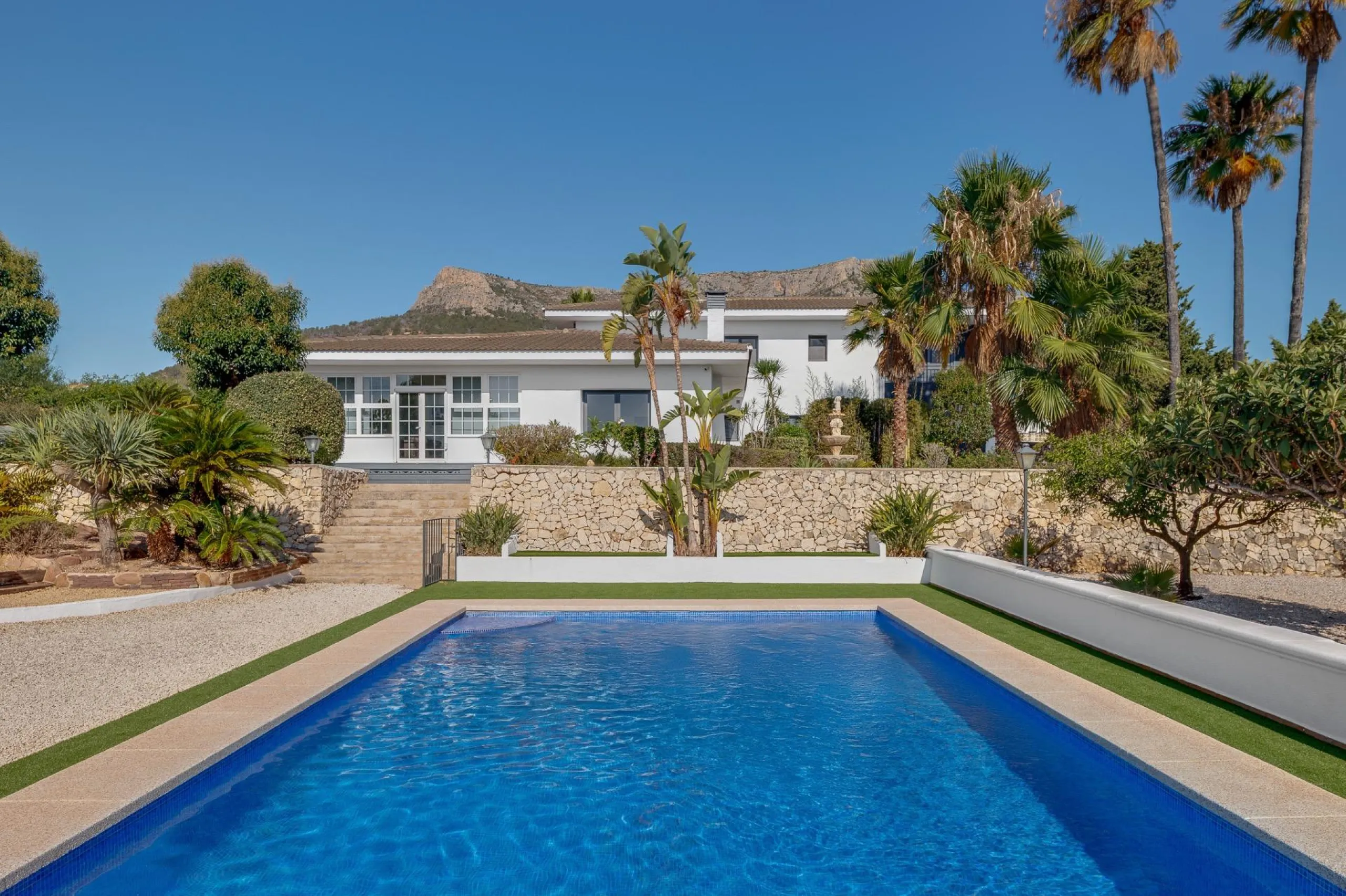 Residencia exclusiva con vistas panorámicas al Peñón de Ifach — Calpe