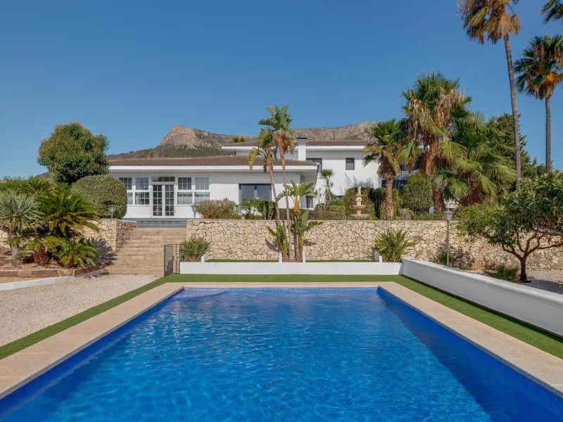 Residencia exclusiva con vistas panorámicas al Peñón de Ifach — Calpe