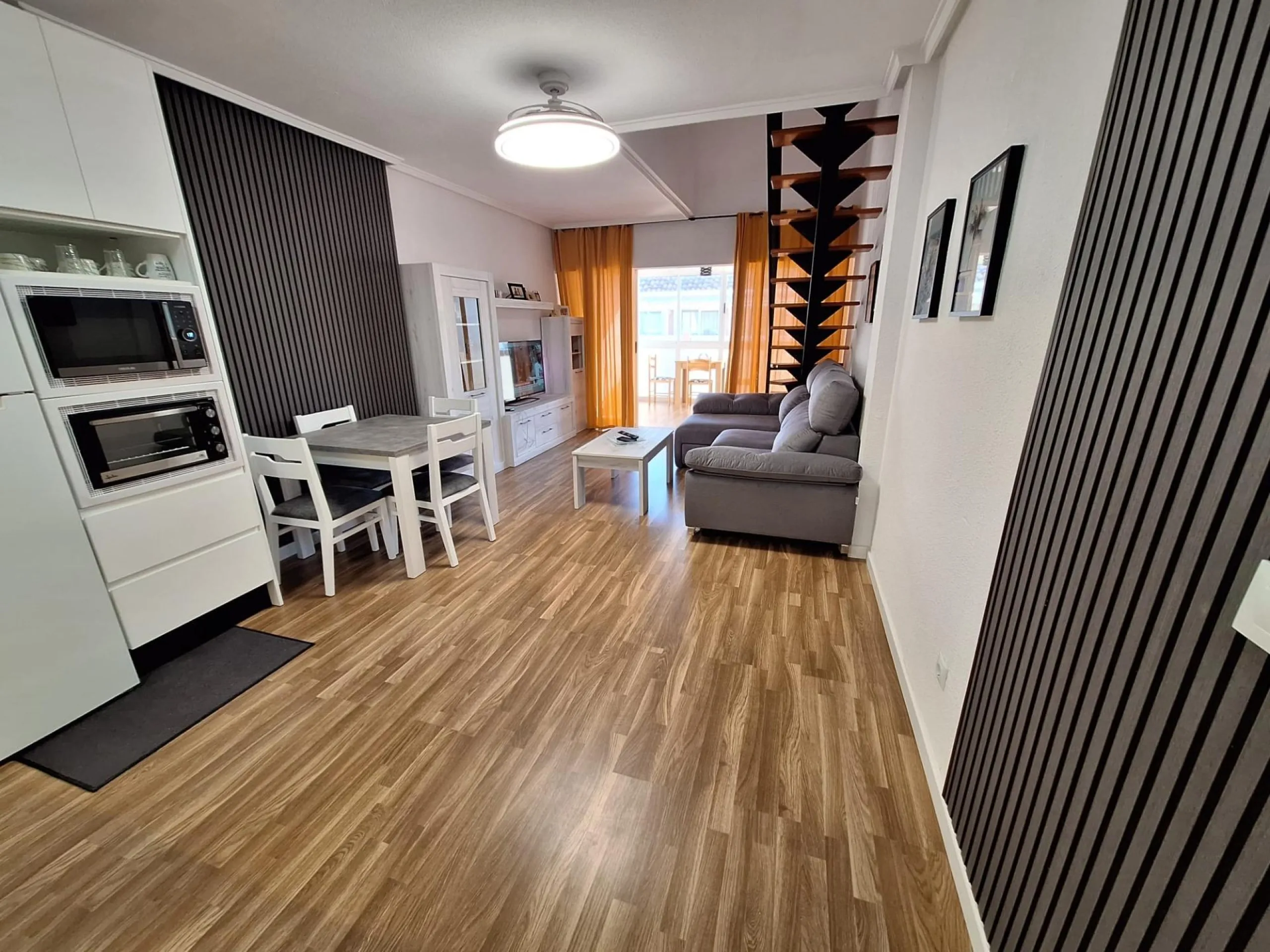 Espectacular Ático Dúplex Reformado en el Corazón de Torrevieja