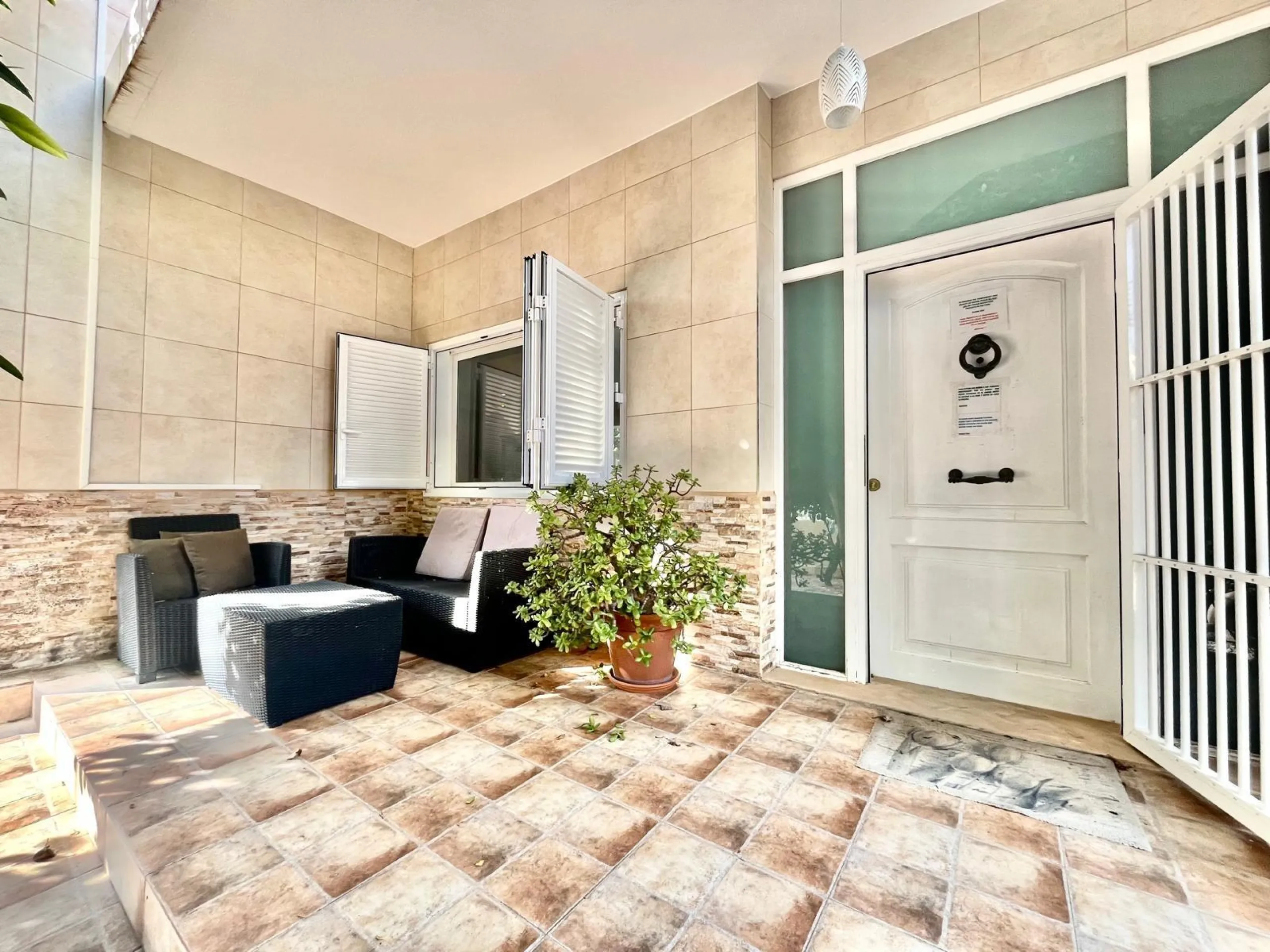 VILLA DE LUJO CON 780 M2 DE PARCELA Y A 100 METROS DE PLAYA LA MATA. 4 DORM. 4 BAÑOS. 291 M2 DE CASA.