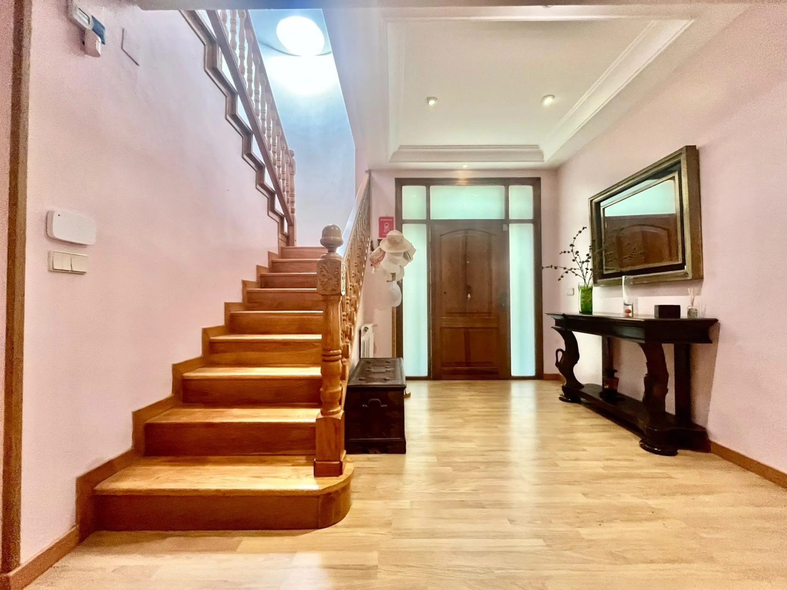VILLA DE LUJO CON 780 M2 DE PARCELA Y A 100 METROS DE PLAYA LA MATA. 4 DORM. 4 BAÑOS. 291 M2 DE CASA.