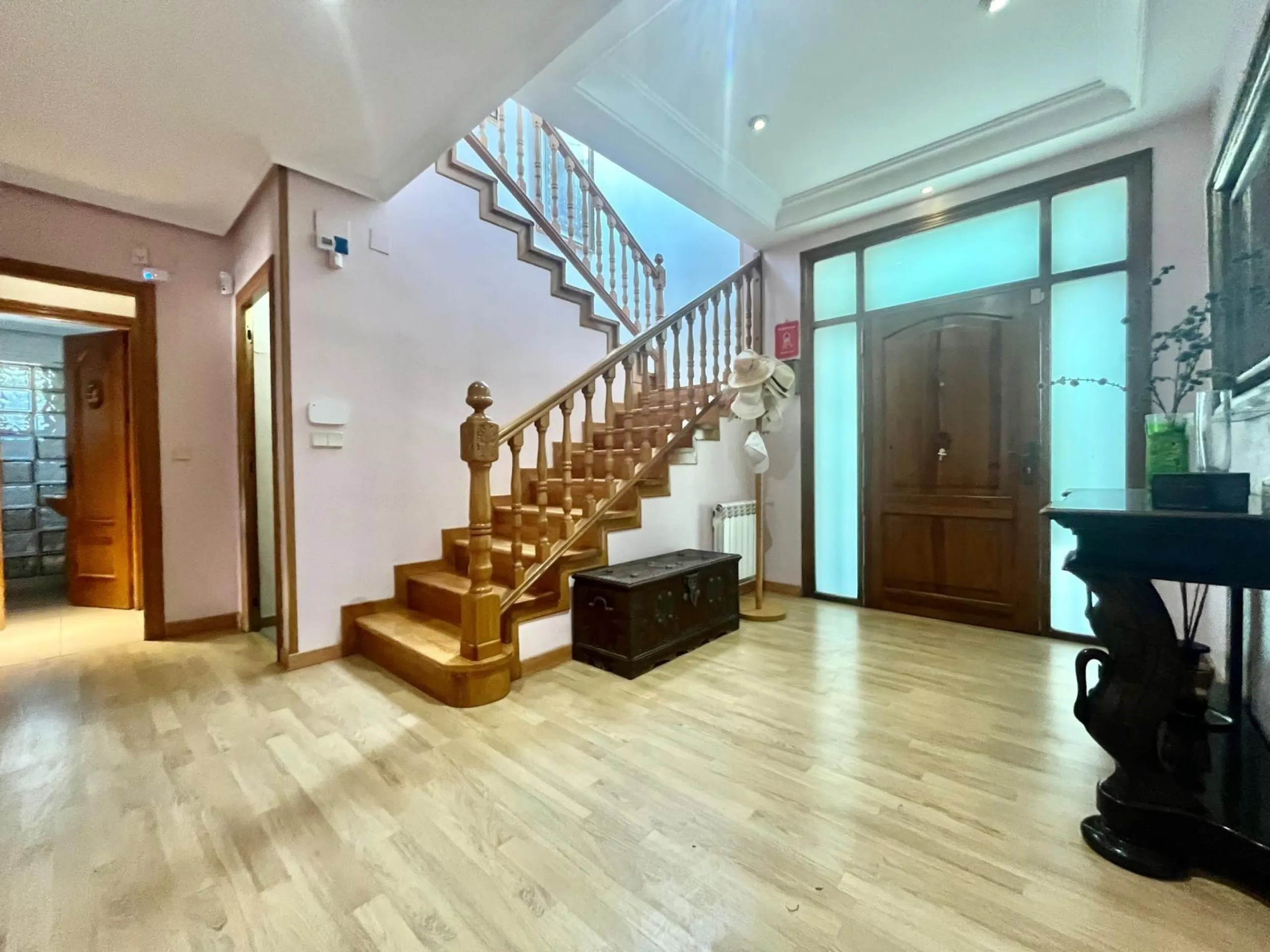 VILLA DE LUJO CON 780 M2 DE PARCELA Y A 100 METROS DE PLAYA LA MATA. 4 DORM. 4 BAÑOS. 291 M2 DE CASA.