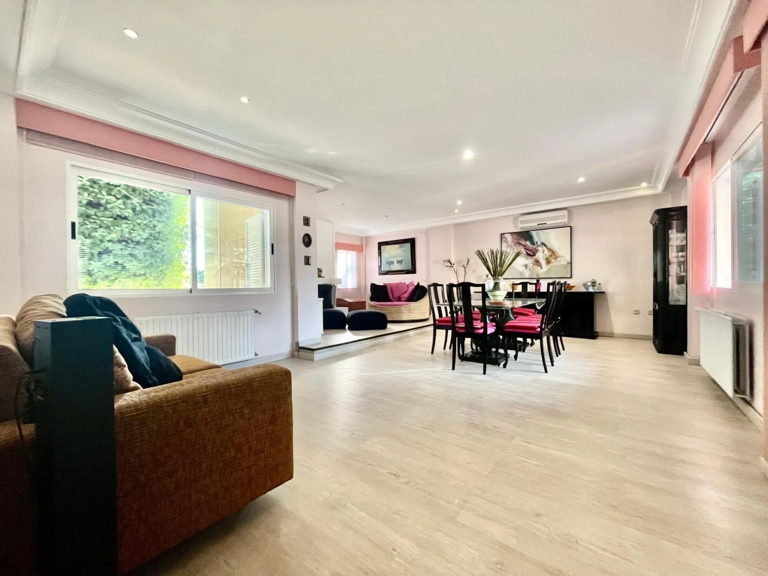 VILLA DE LUJO CON 780 M2 DE PARCELA Y A 100 METROS DE PLAYA LA MATA. 4 DORM. 4 BAÑOS. 291 M2 DE CASA.