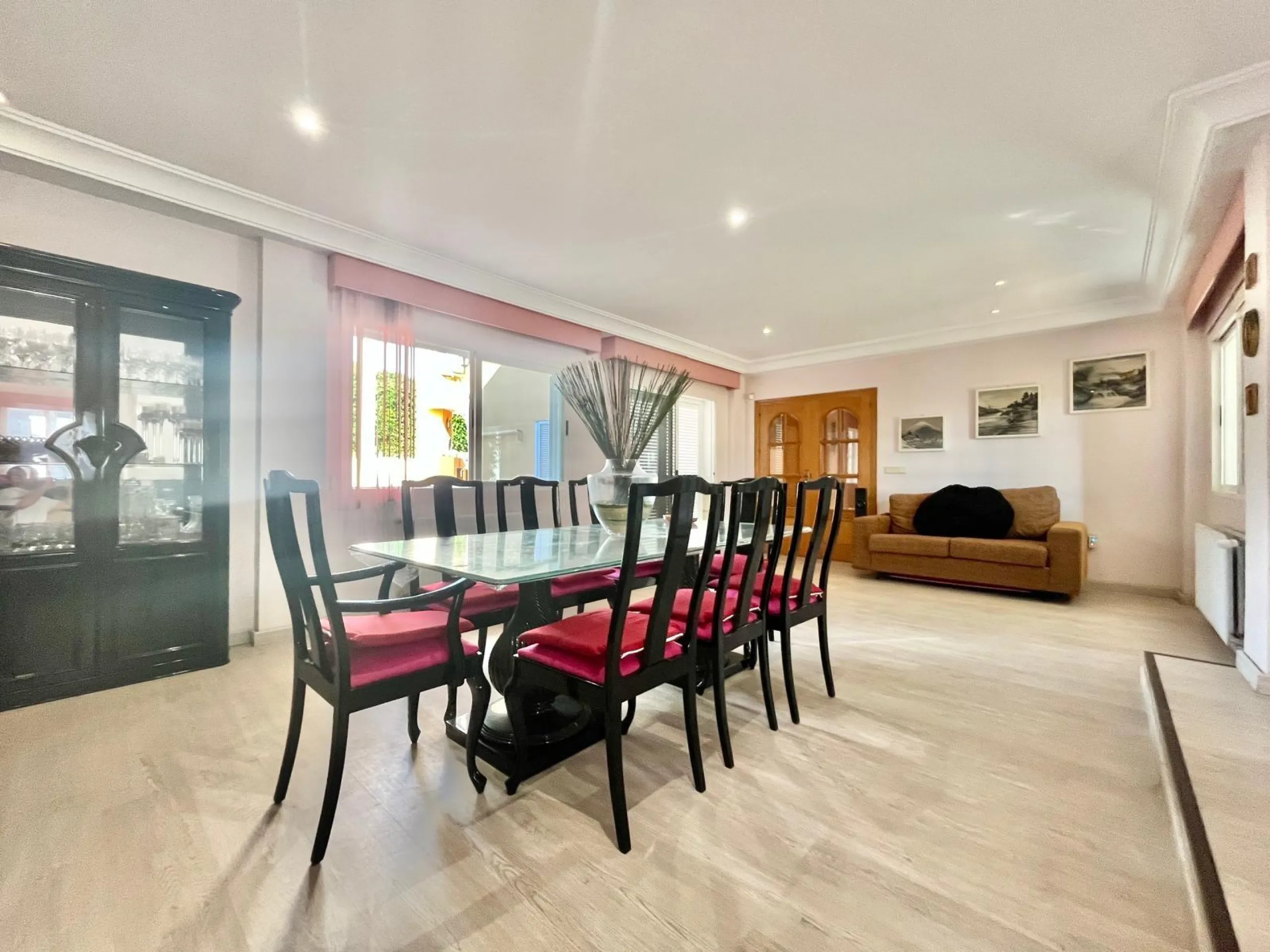 VILLA DE LUJO CON 780 M2 DE PARCELA Y A 100 METROS DE PLAYA LA MATA. 4 DORM. 4 BAÑOS. 291 M2 DE CASA.