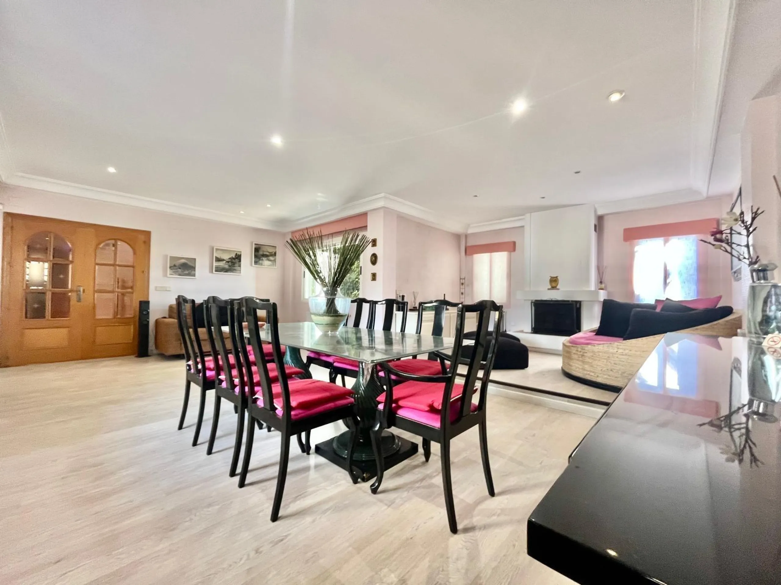 VILLA DE LUJO CON 780 M2 DE PARCELA Y A 100 METROS DE PLAYA LA MATA. 4 DORM. 4 BAÑOS. 291 M2 DE CASA.