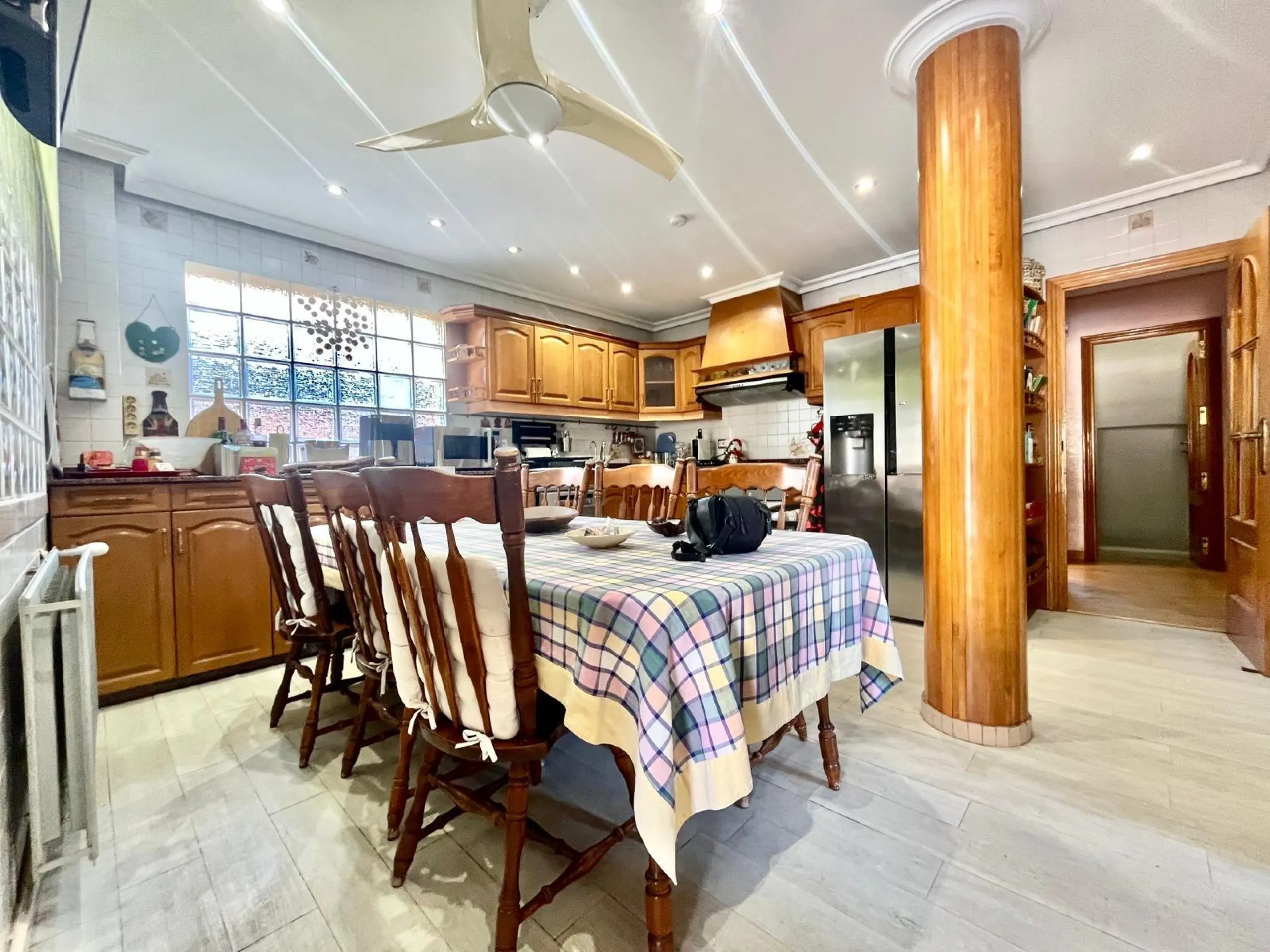 VILLA DE LUJO CON 780 M2 DE PARCELA Y A 100 METROS DE PLAYA LA MATA. 4 DORM. 4 BAÑOS. 291 M2 DE CASA.