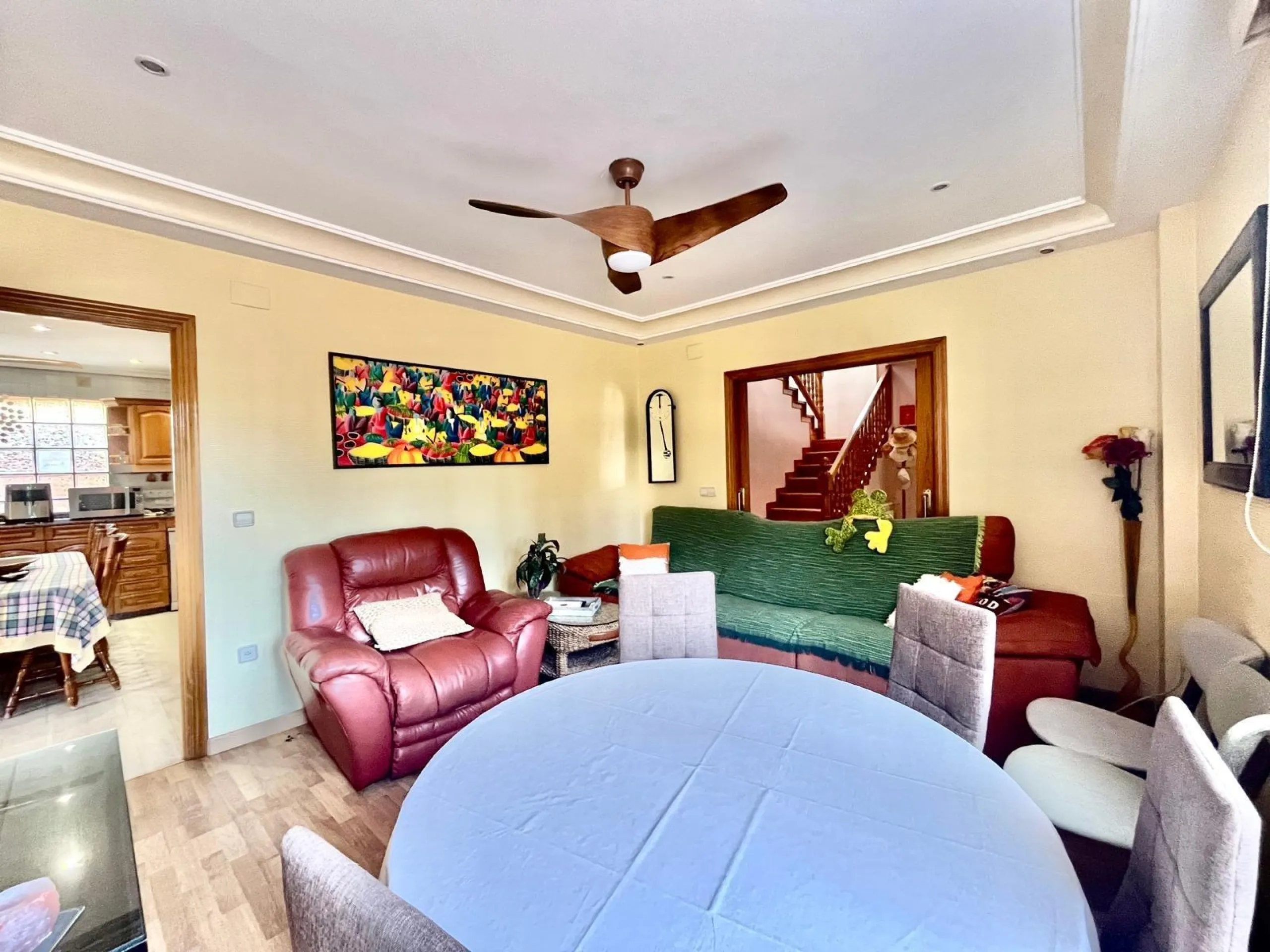 VILLA DE LUJO CON 780 M2 DE PARCELA Y A 100 METROS DE PLAYA LA MATA. 4 DORM. 4 BAÑOS. 291 M2 DE CASA.