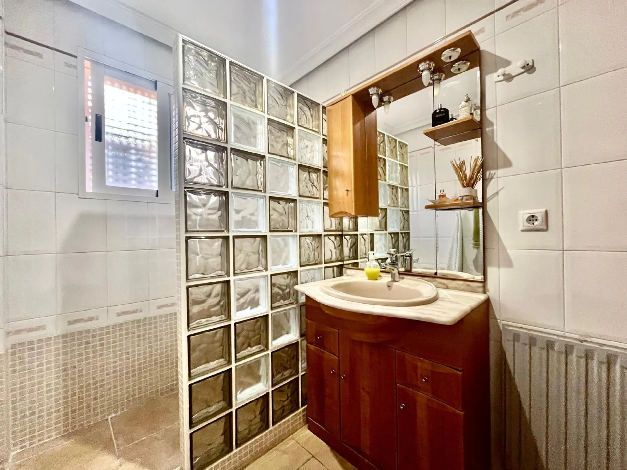 VILLA DE LUJO CON 780 M2 DE PARCELA Y A 100 METROS DE PLAYA LA MATA. 4 DORM. 4 BAÑOS. 291 M2 DE CASA.